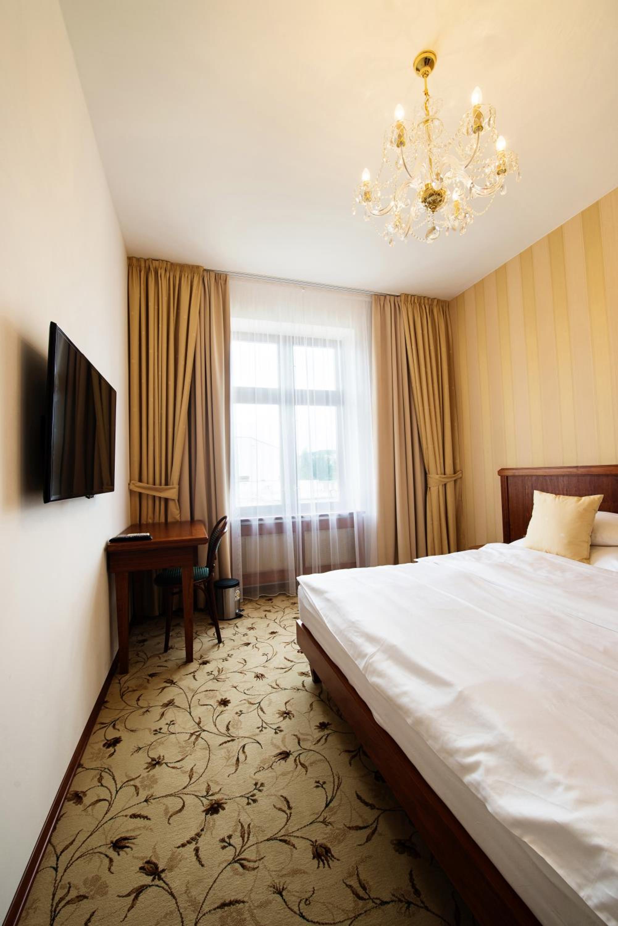 Deluxe Double Room with Shower photo 3
