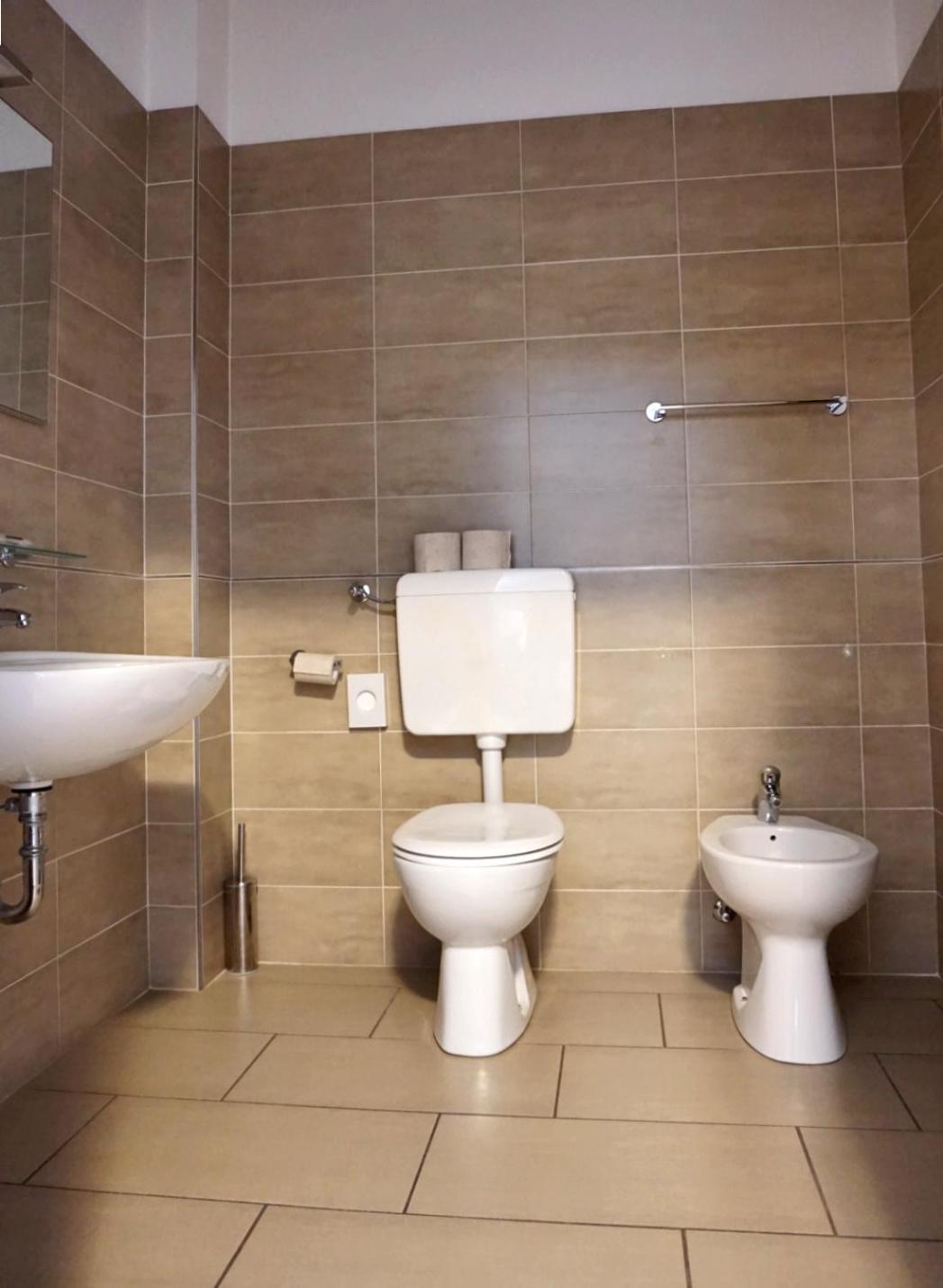 Twin Room with Private Bathroom photo 2