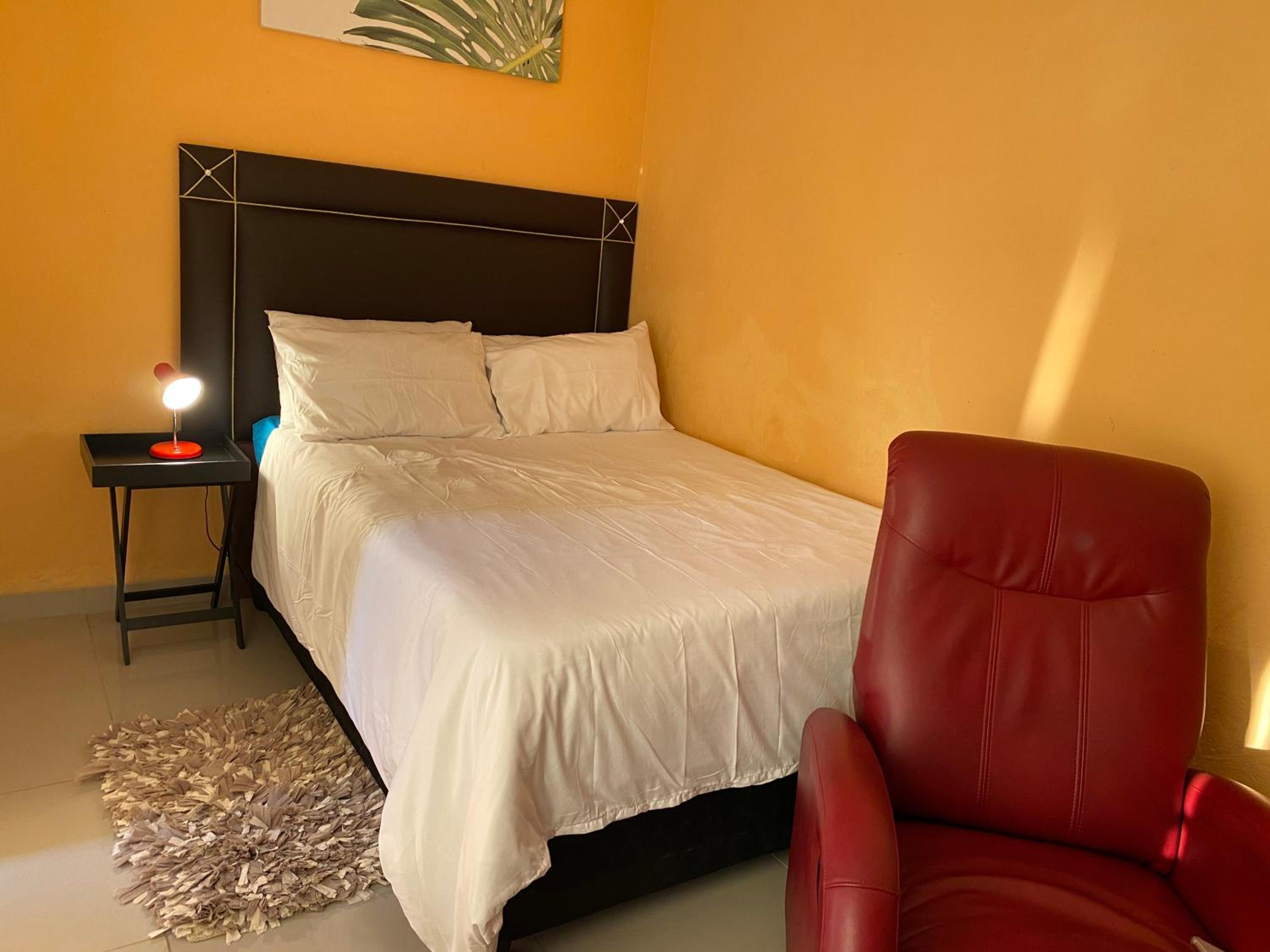Double Room - Photo 5