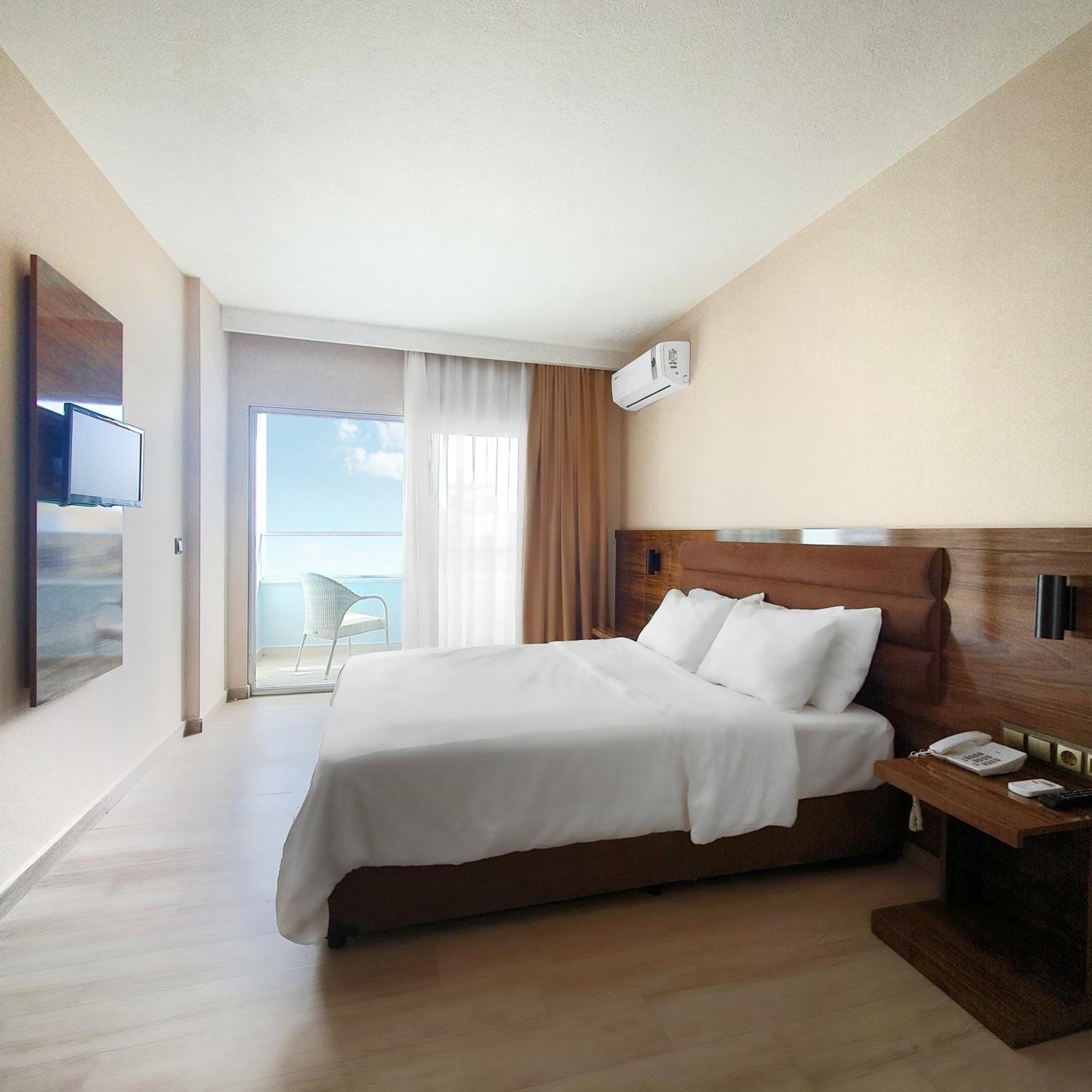 Standard Queen Room