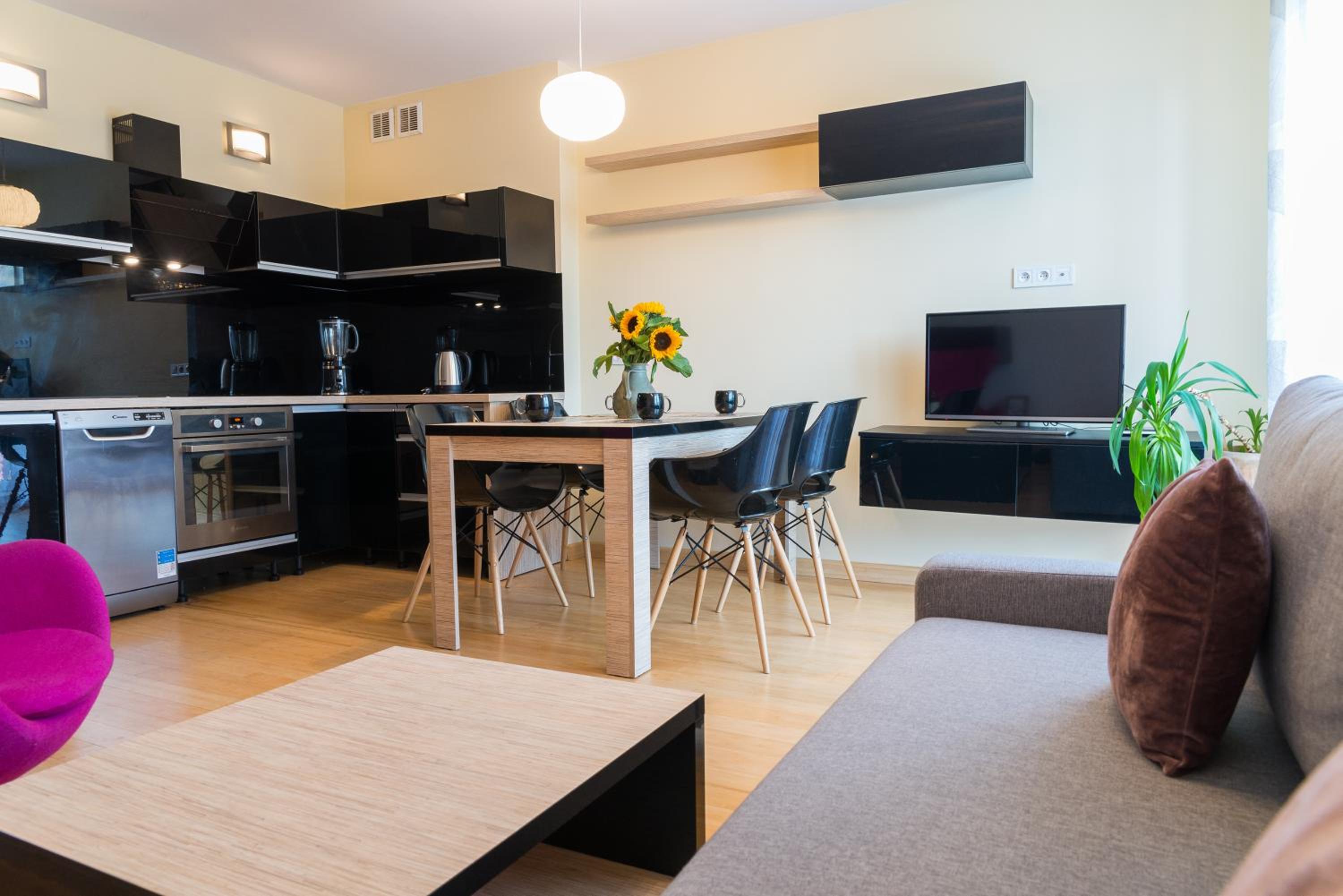 Apartment with Balcony - Photo 13