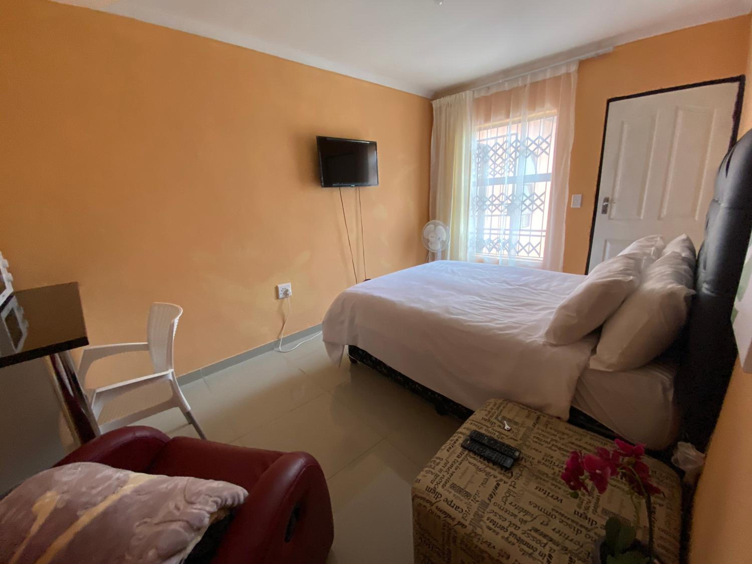 Budget Double Room - Photo 2