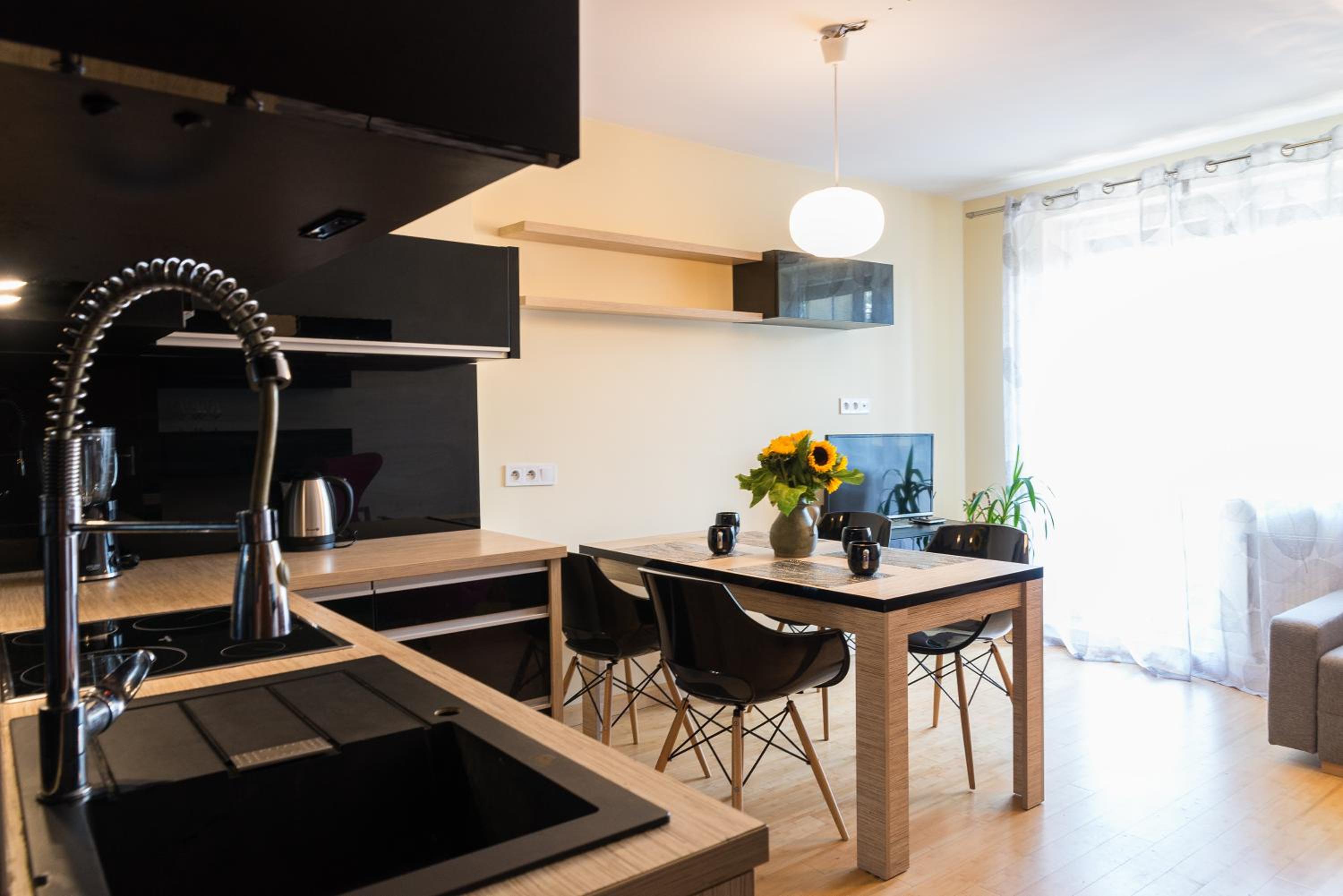 Apartment with Balcony - Photo 12