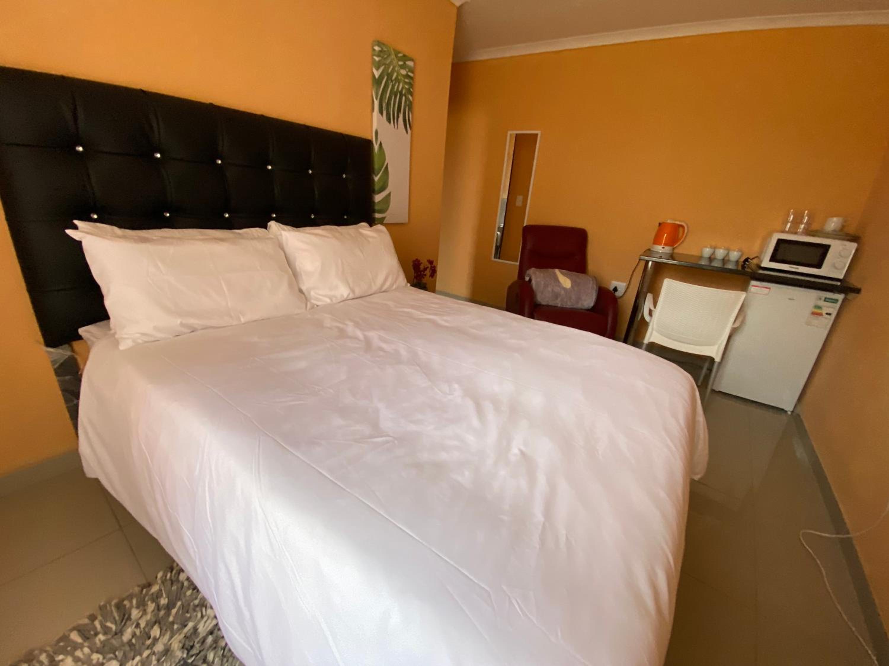 Budget Double Room - Photo 3