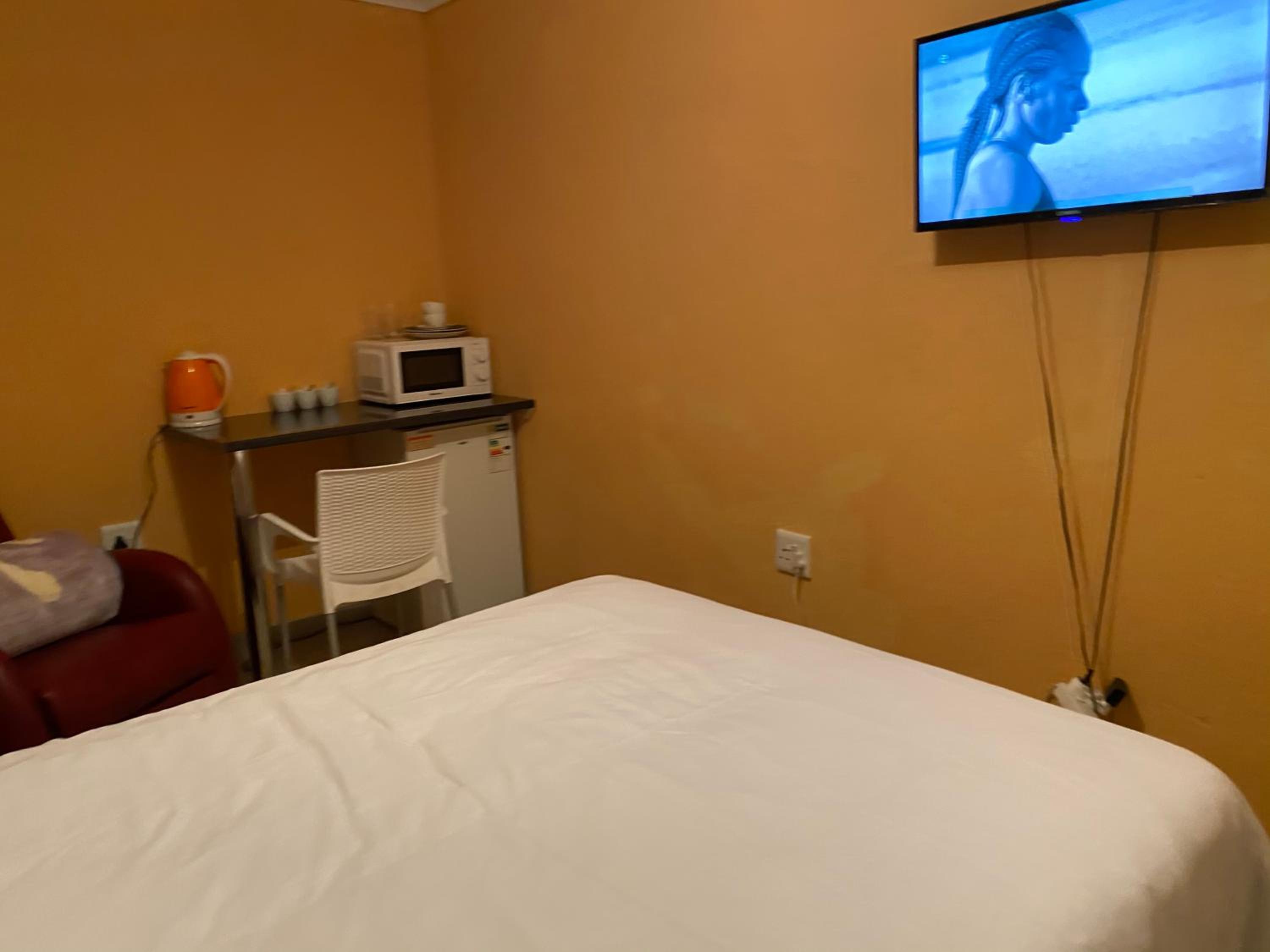 Budget Double Room - Photo 5