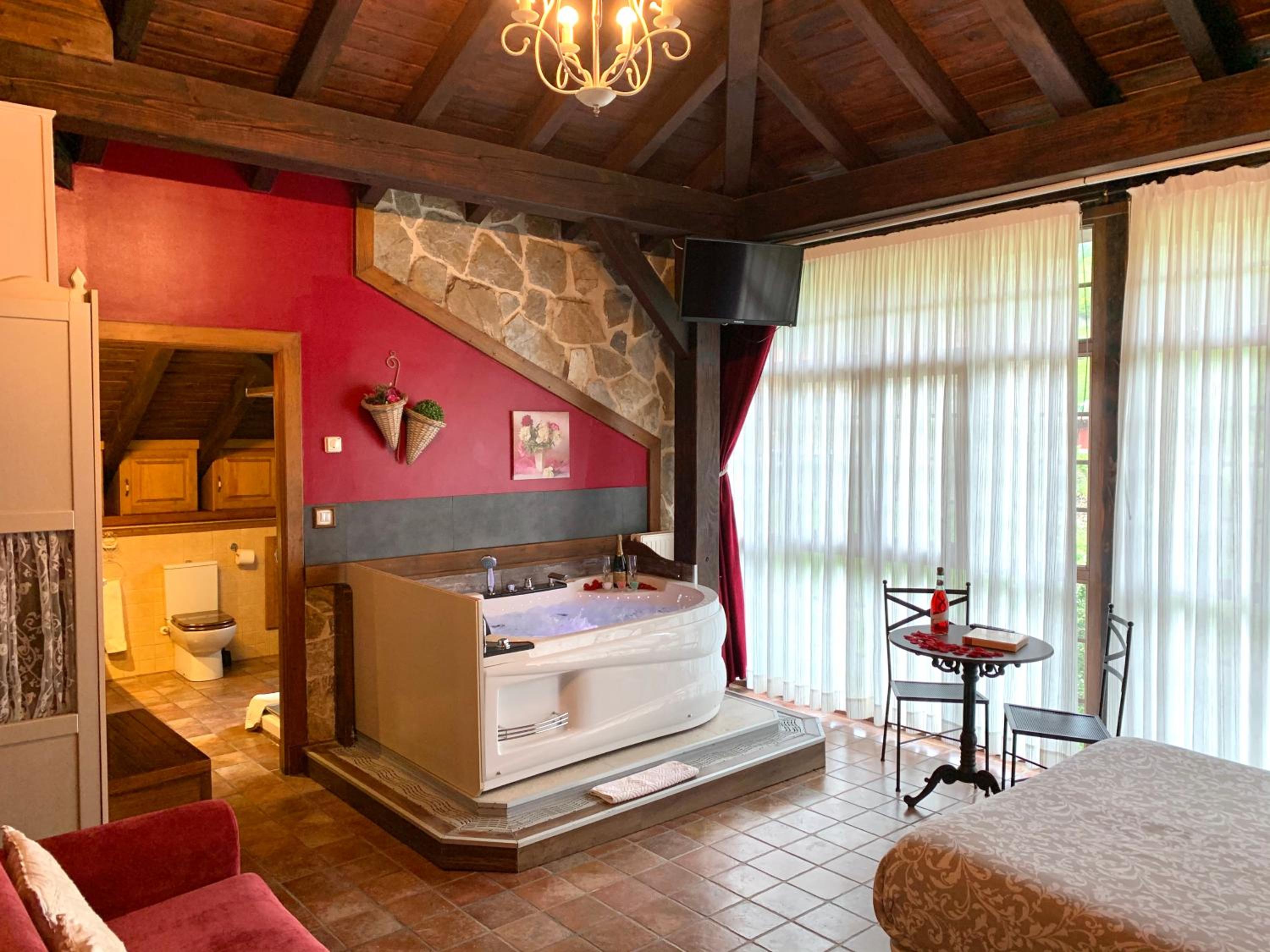 Suite with Whirlpool photo 3