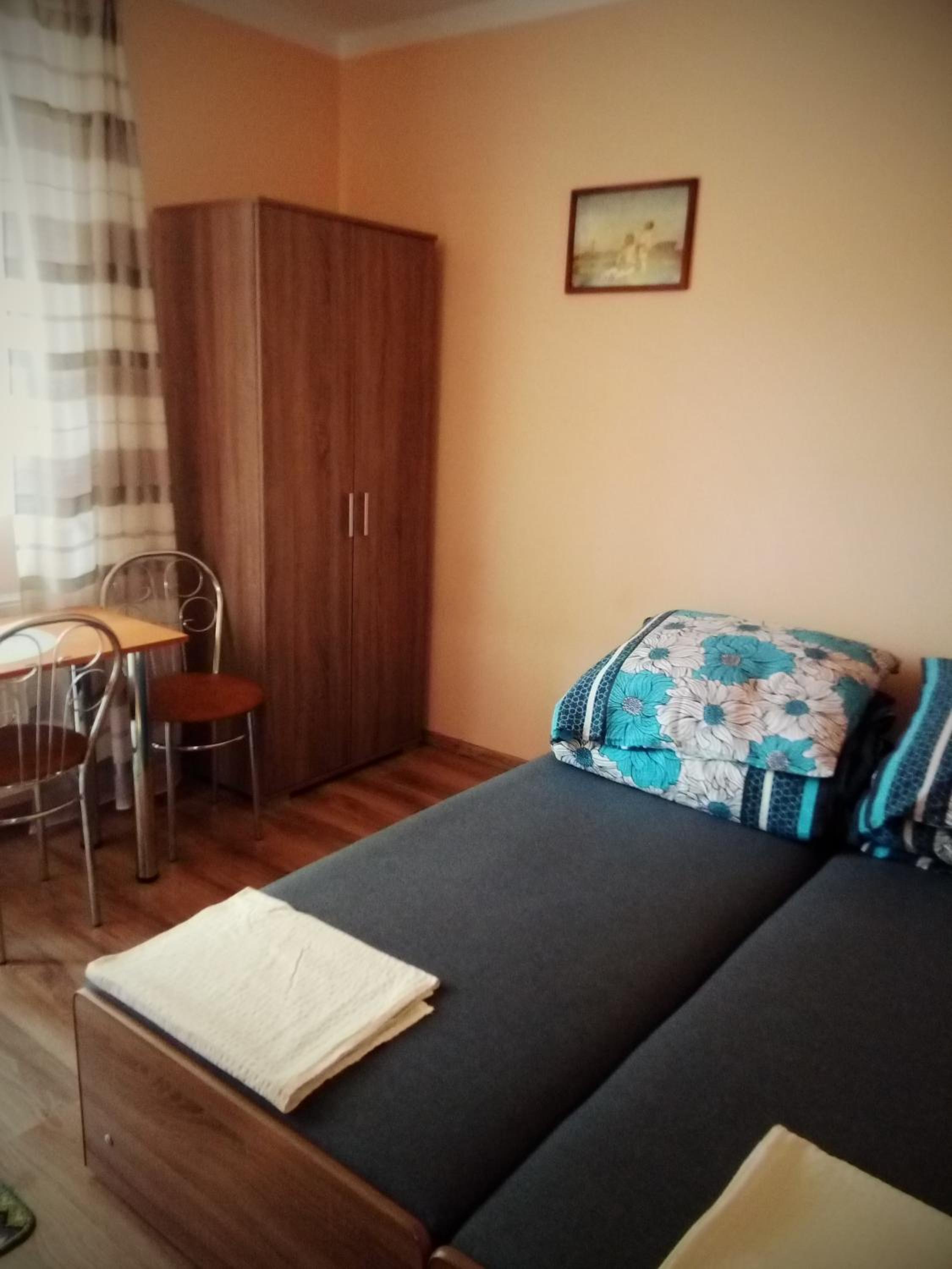 Twin Room with Private Bathroom photo 2
