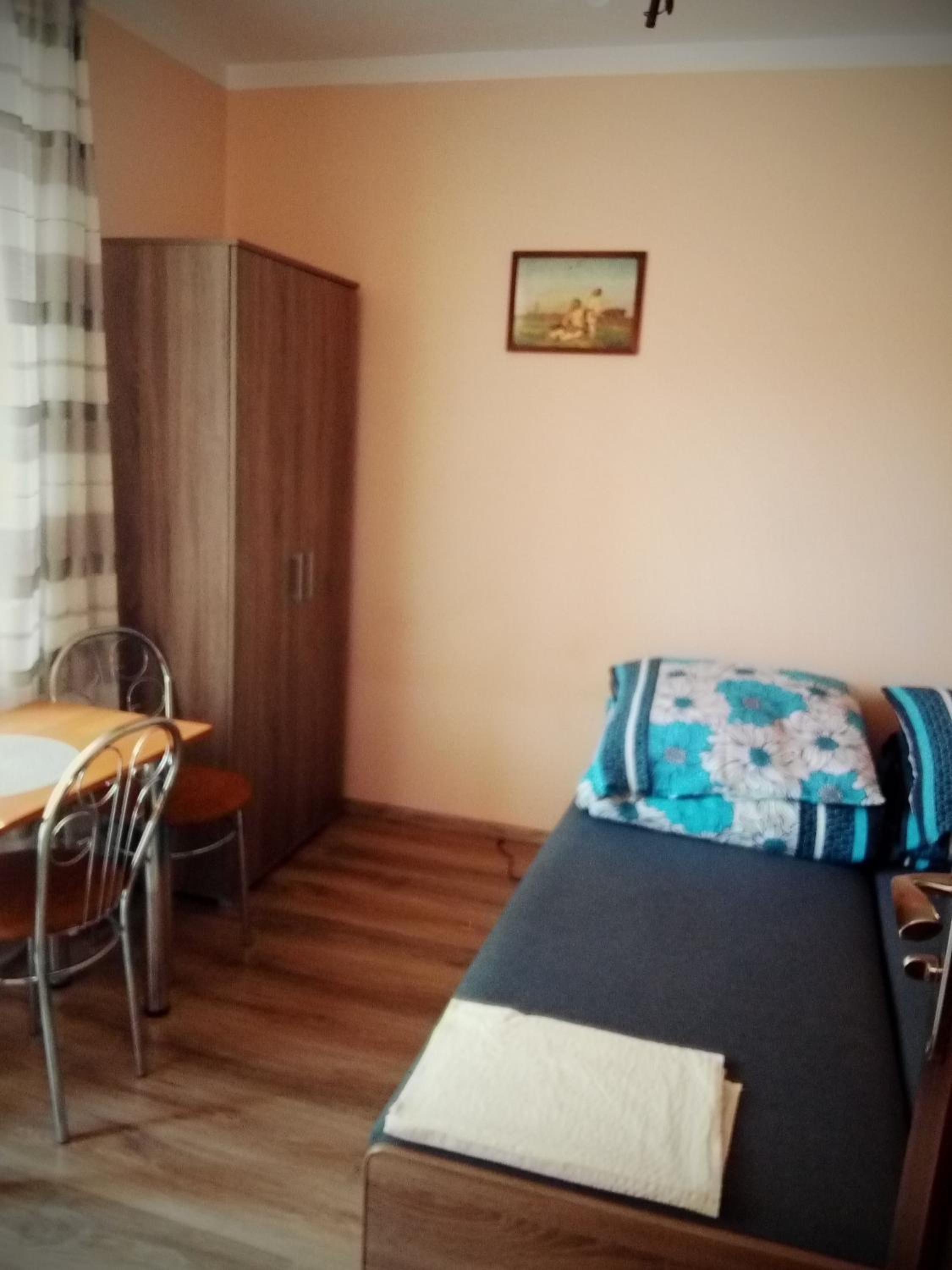 Twin Room with Private Bathroom photo 3