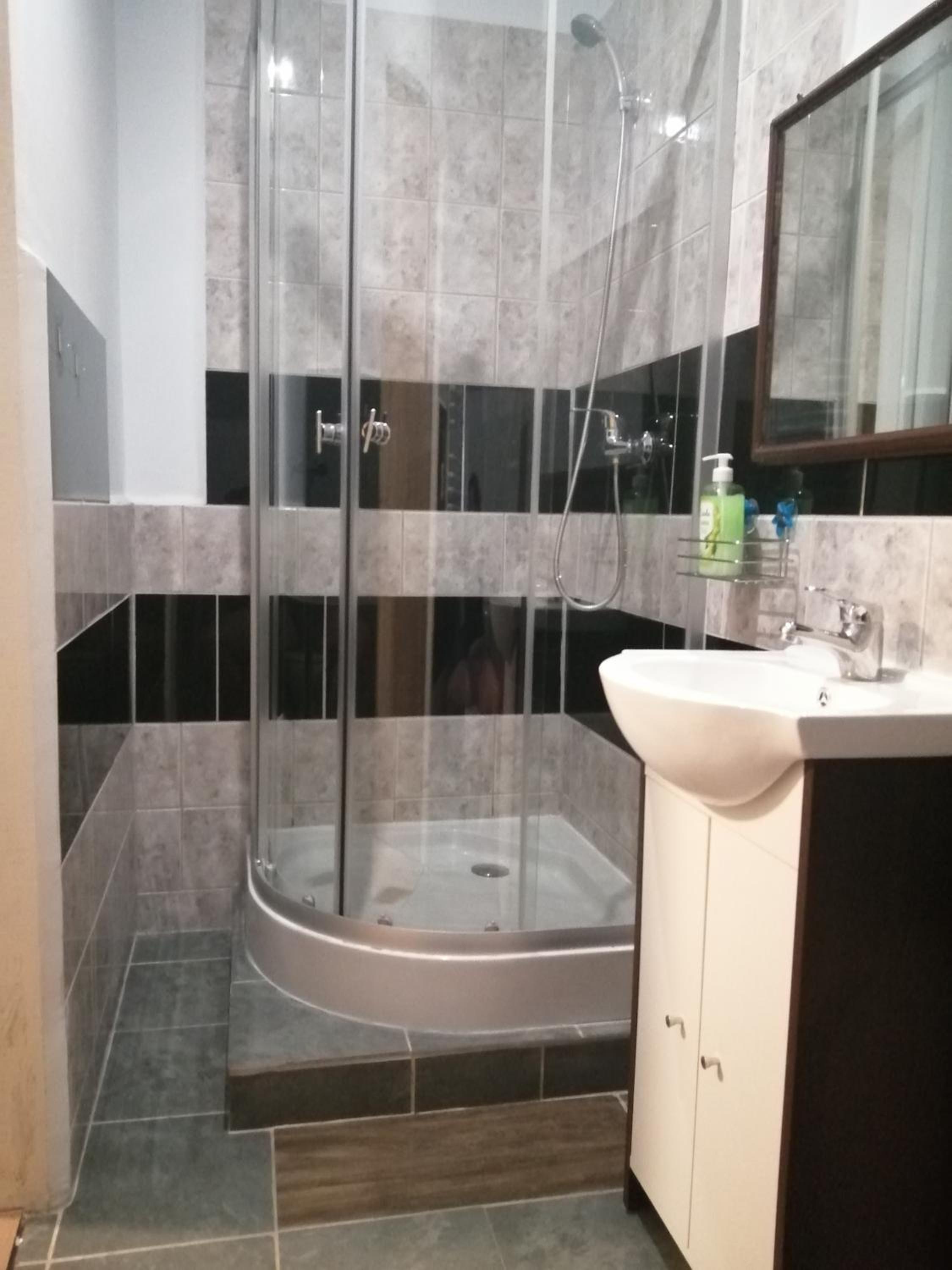 Budget Double Room - Photo 4