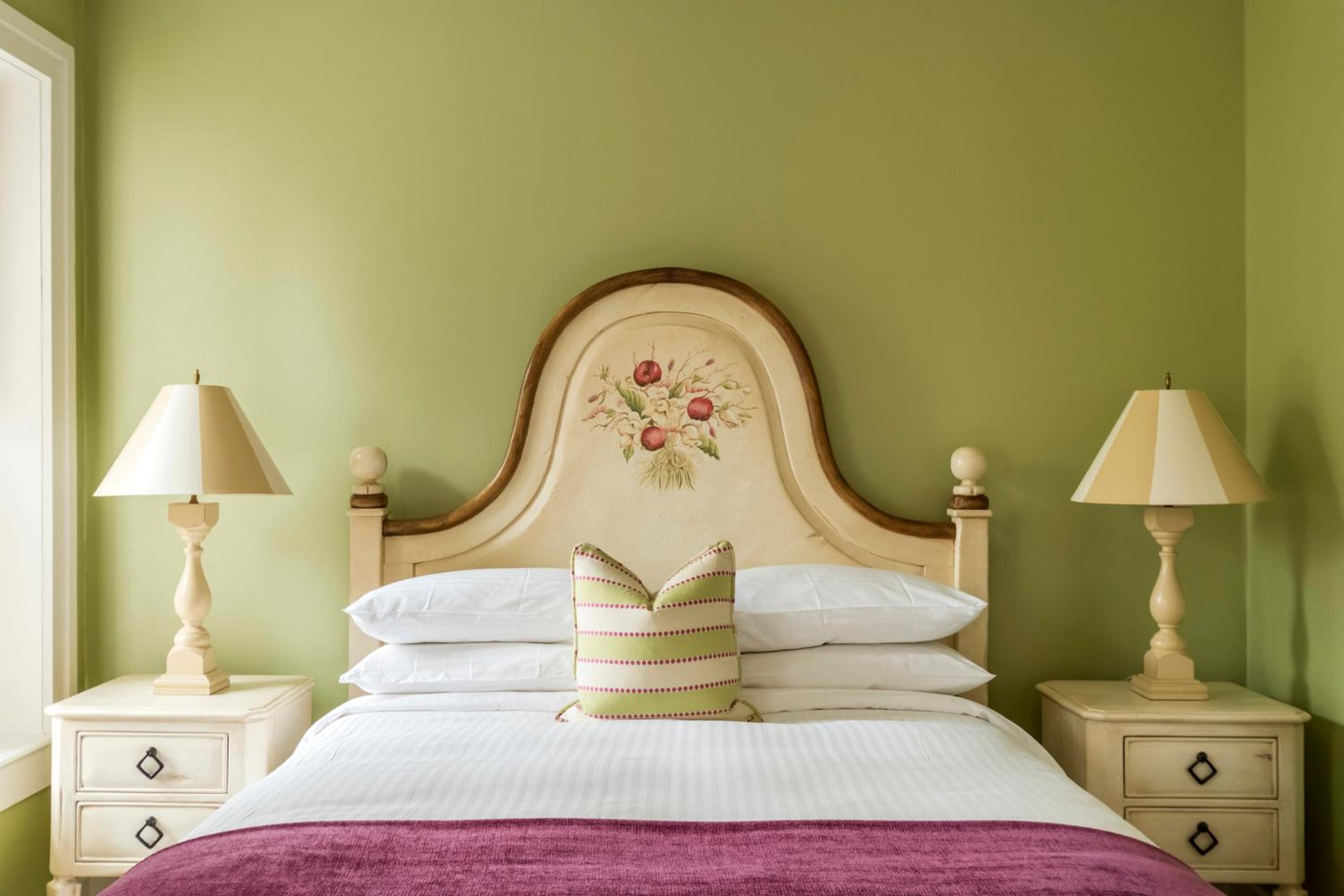 Queen Room - E.B Morgan House