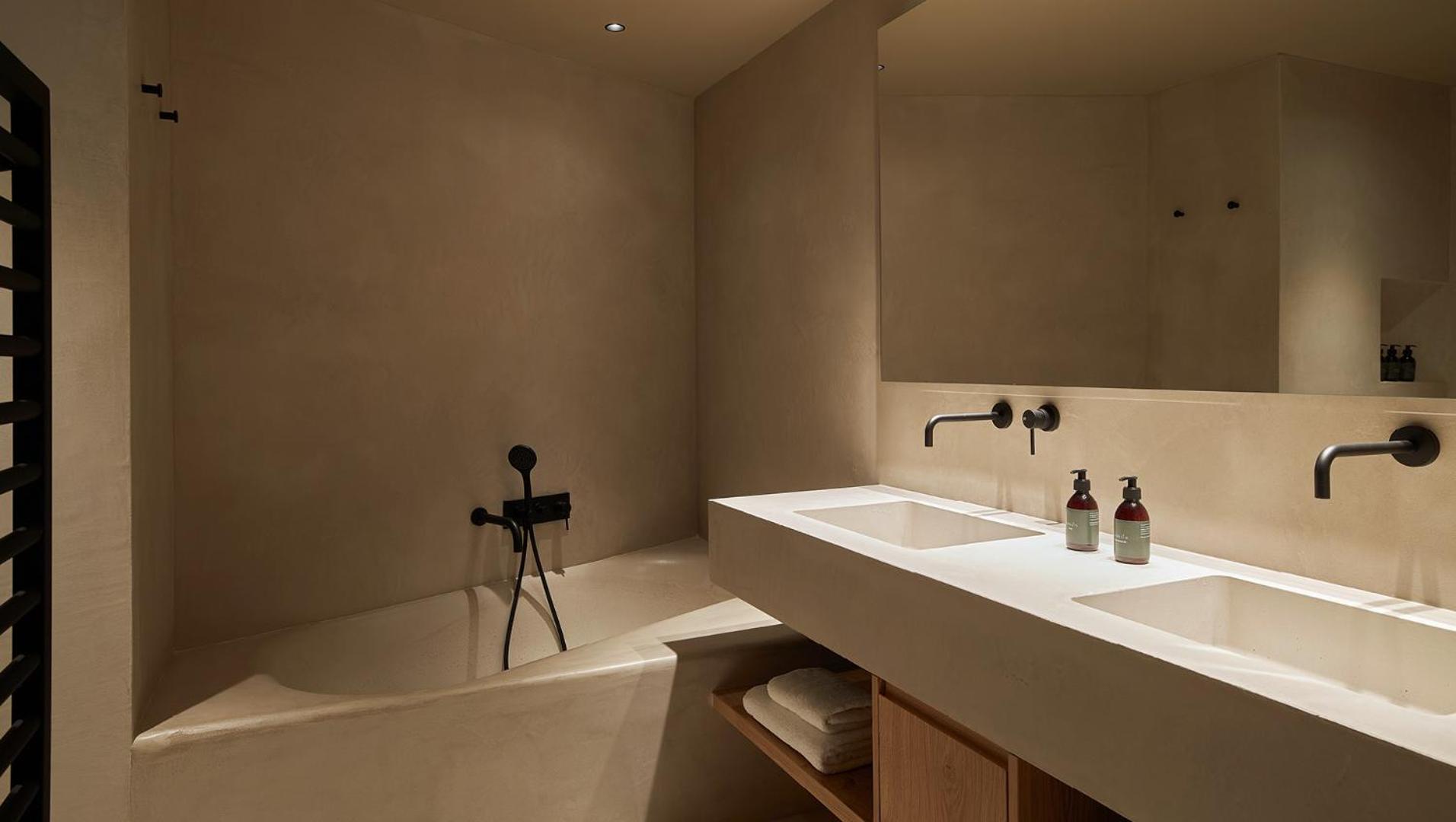 Deluxe Suite - Photo 2