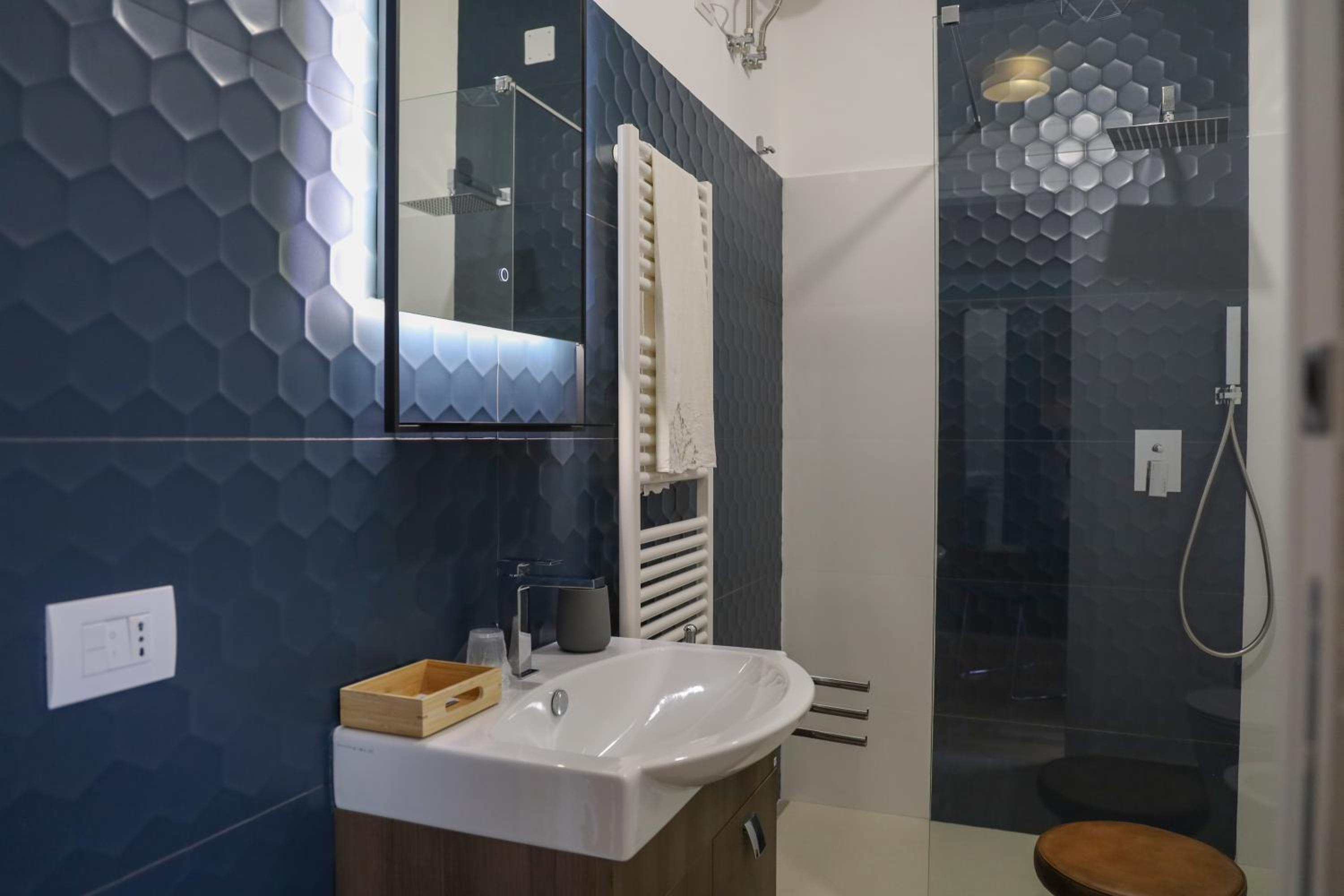 Double Room with Balcony - Photo 20