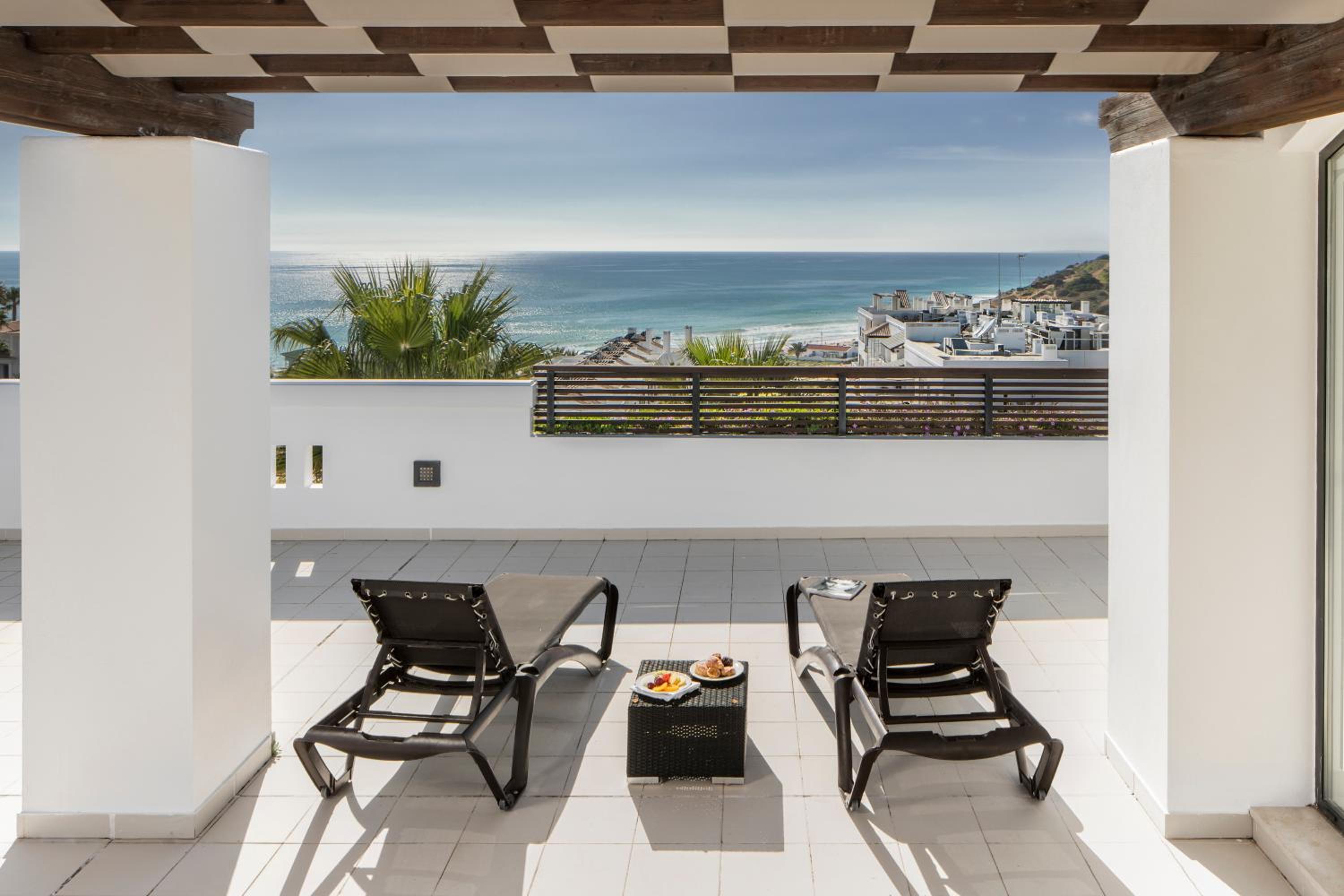 Three-Bedroom Apartment with Rooftop Terrace photo 3