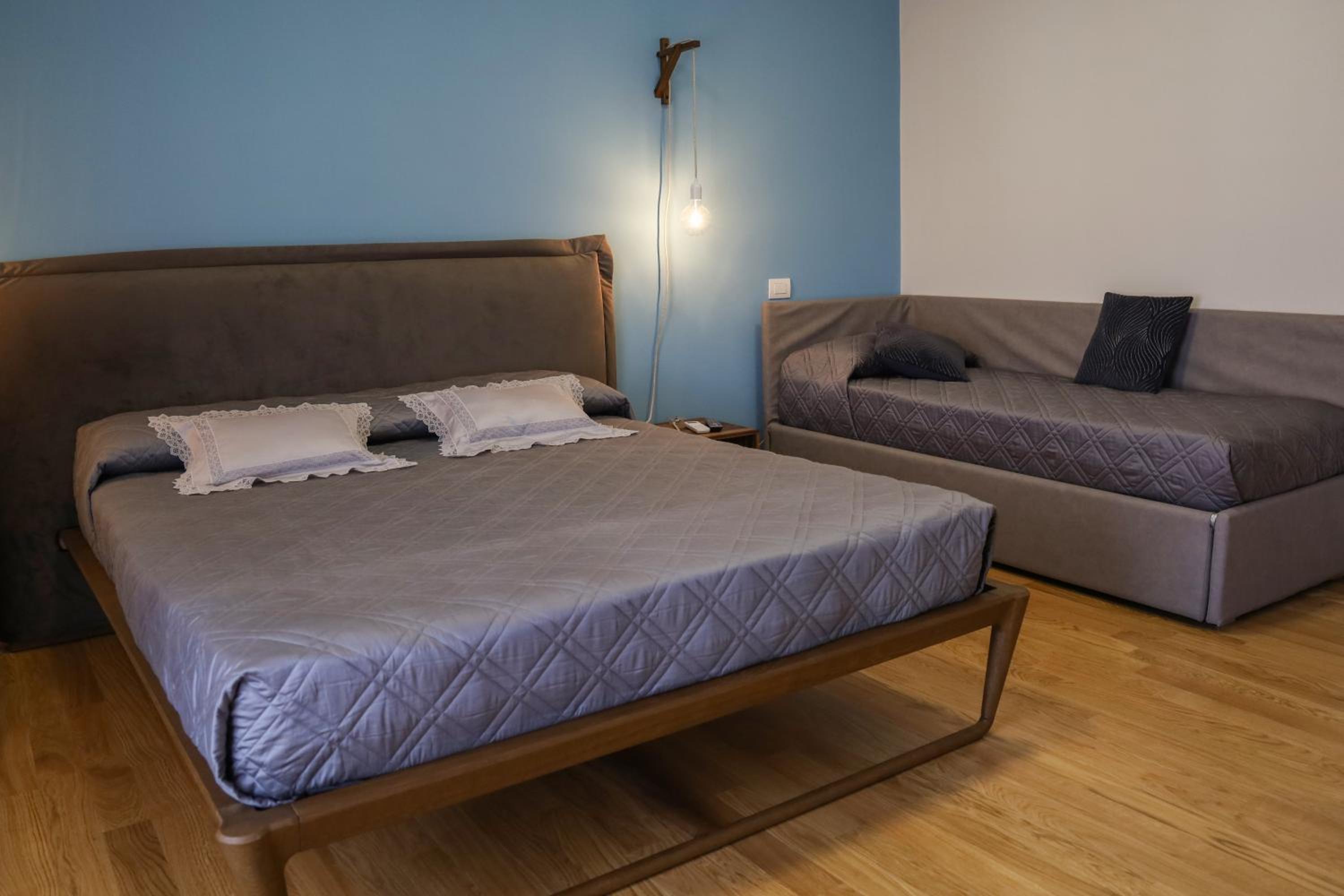 Deluxe Double Room (1 adult + 1 child) - Photo 11