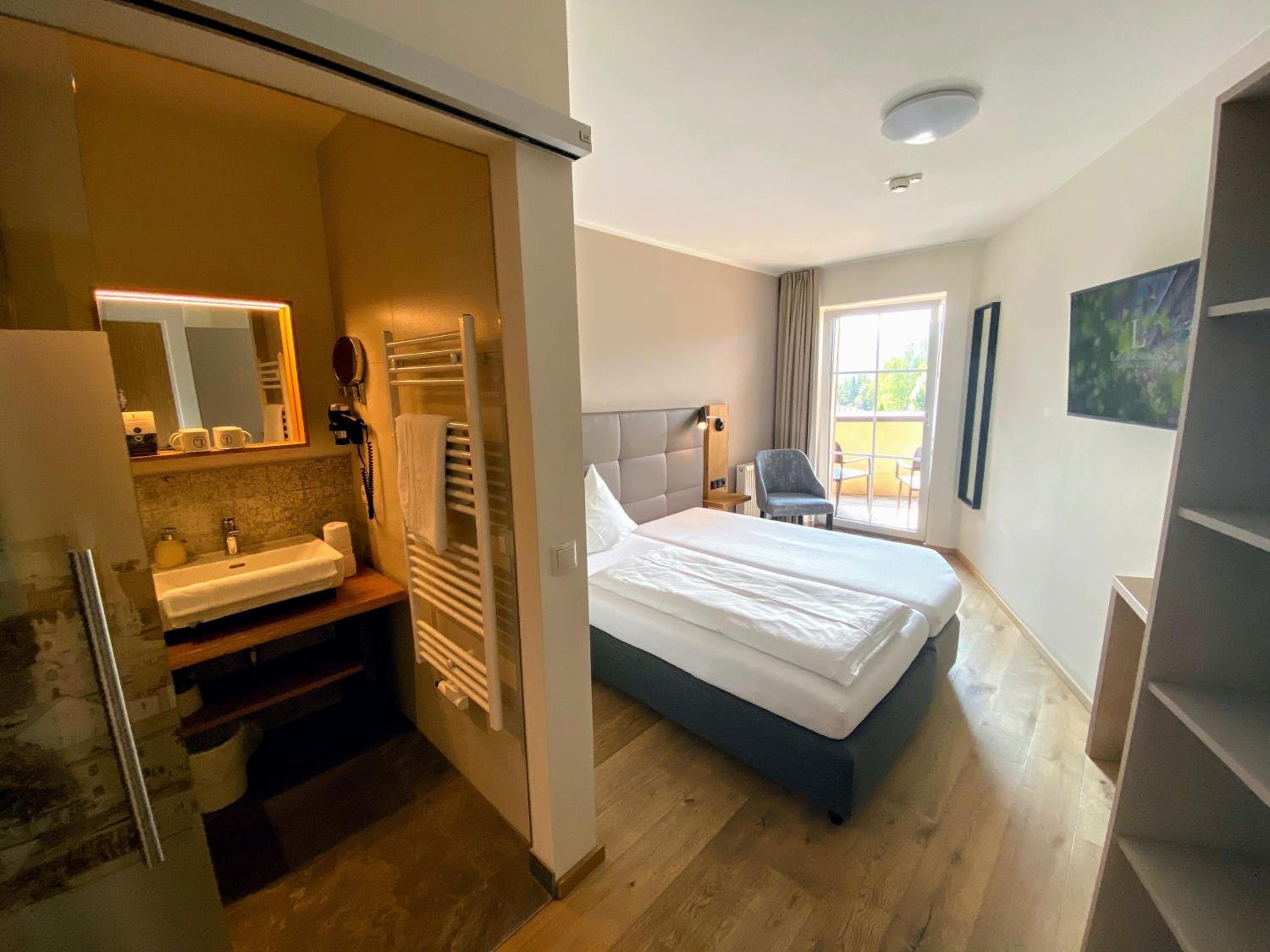 Economy Plus Double Room photo 2
