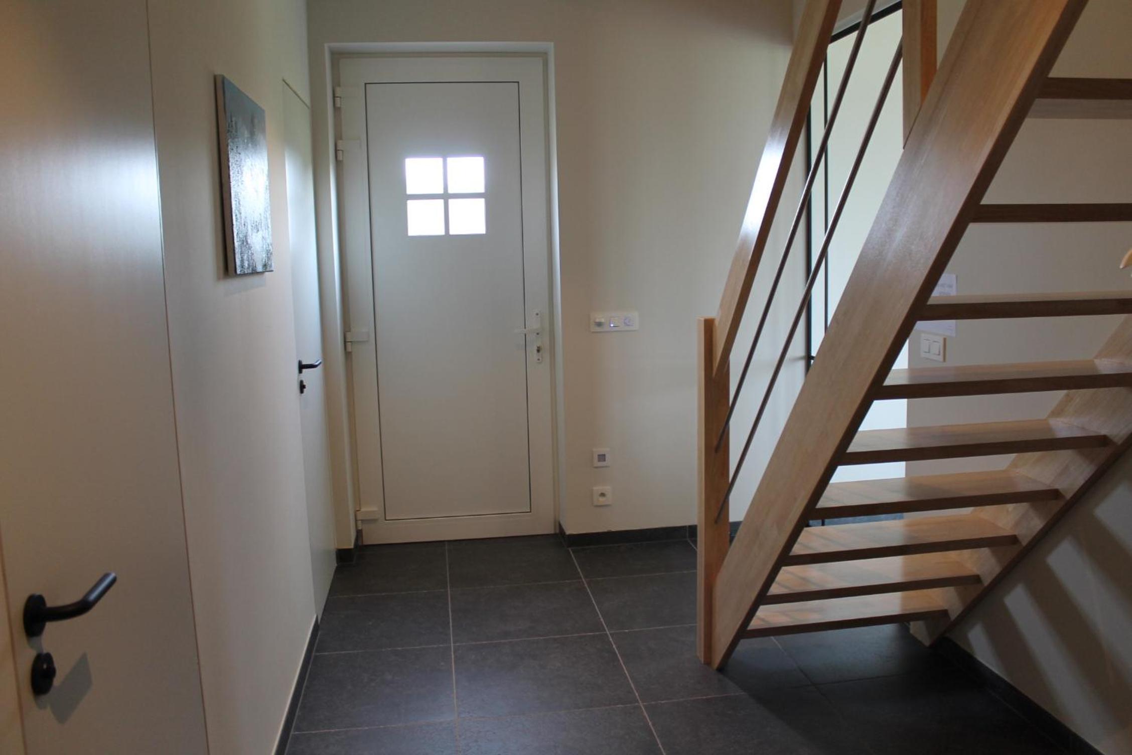 Five-Bedroom House photo 2