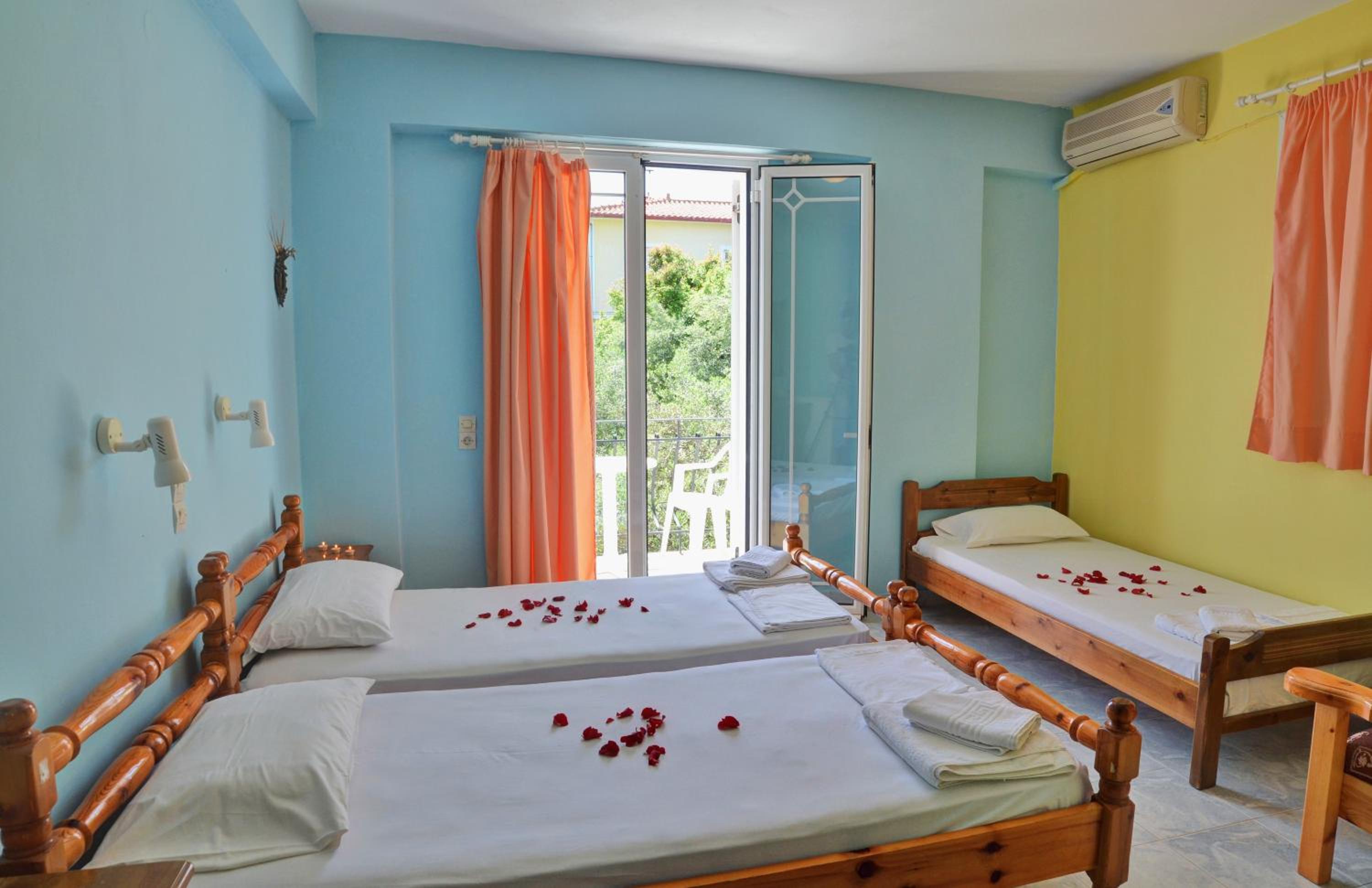 Studio (3 Adults) with Sea View - Photo 4