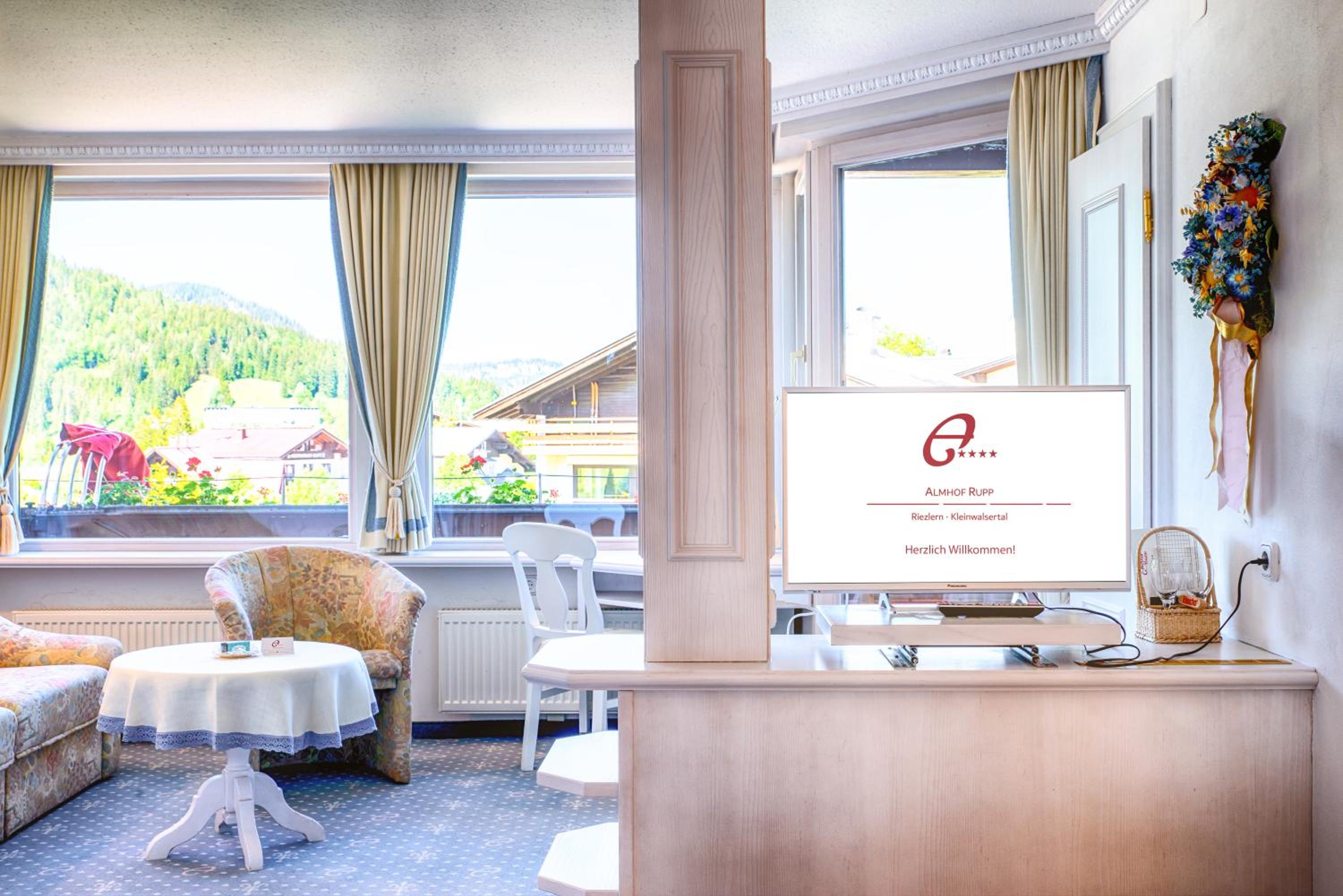 Deluxe Double Room with Balcony - Photo 3