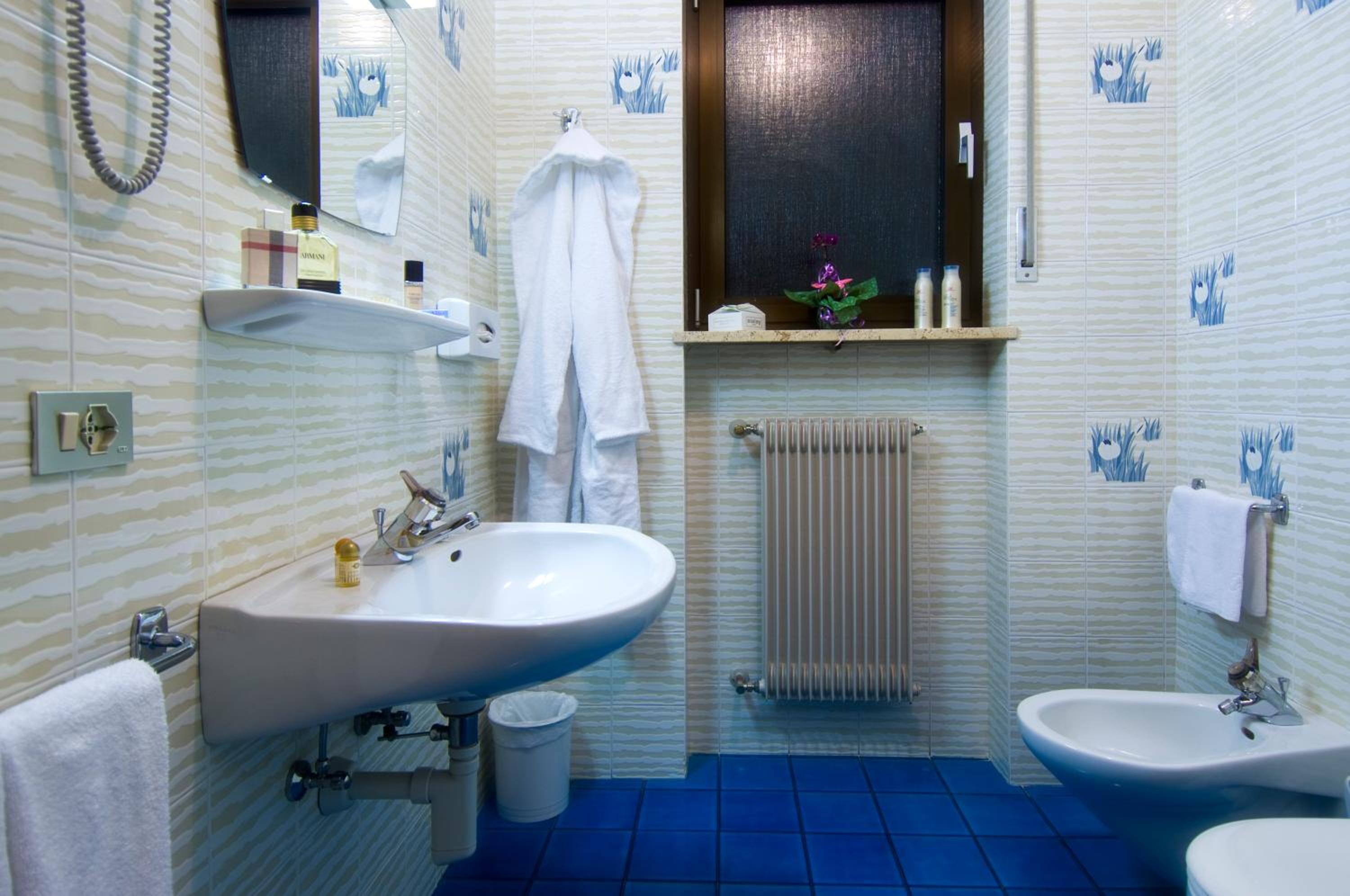 Double Room - Photo 5