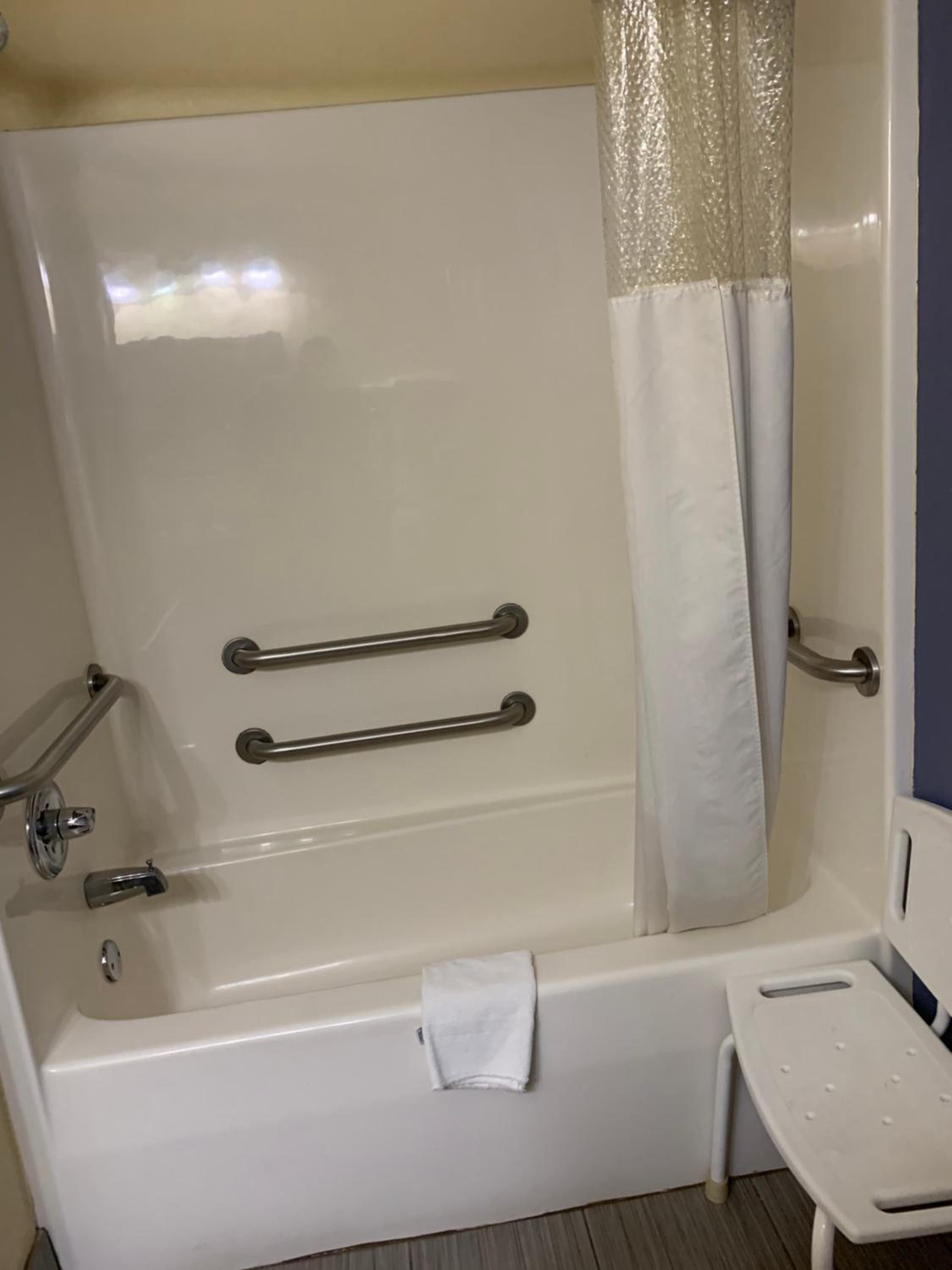 King Room - Disability Access/Non-Smoking