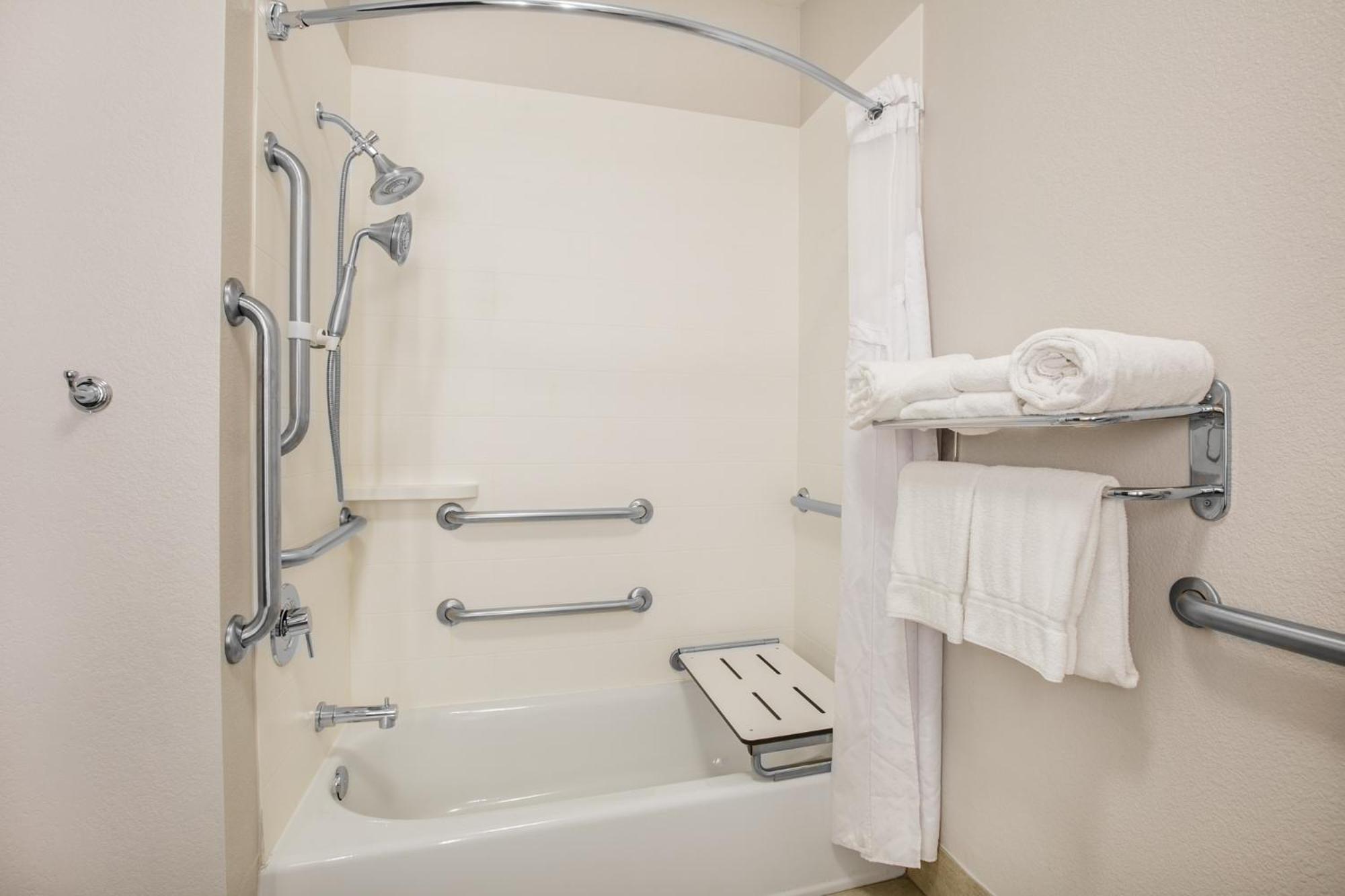 King Suite with Mobility Accessible Tub - Non-Smoking - Photo 2