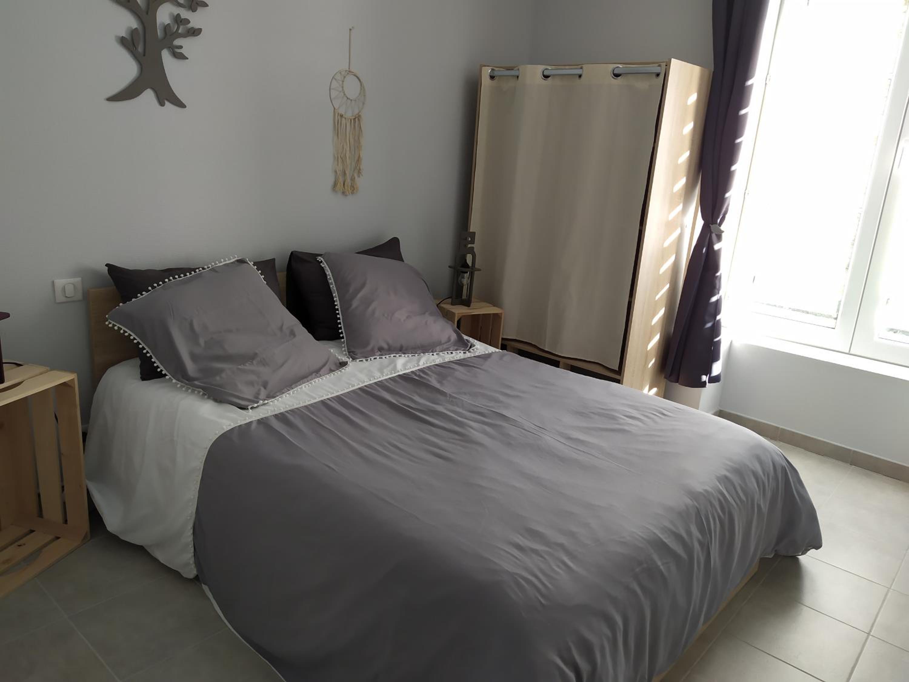 One-Bedroom Apartment - Photo 1