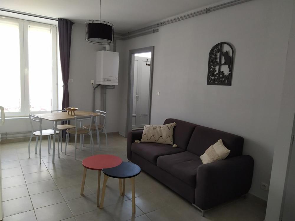 One-Bedroom Apartment - Photo 4