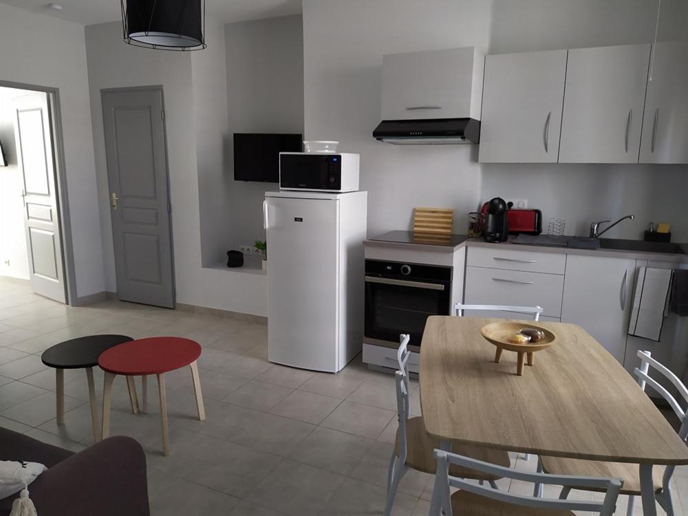 One-Bedroom Apartment - Photo 2
