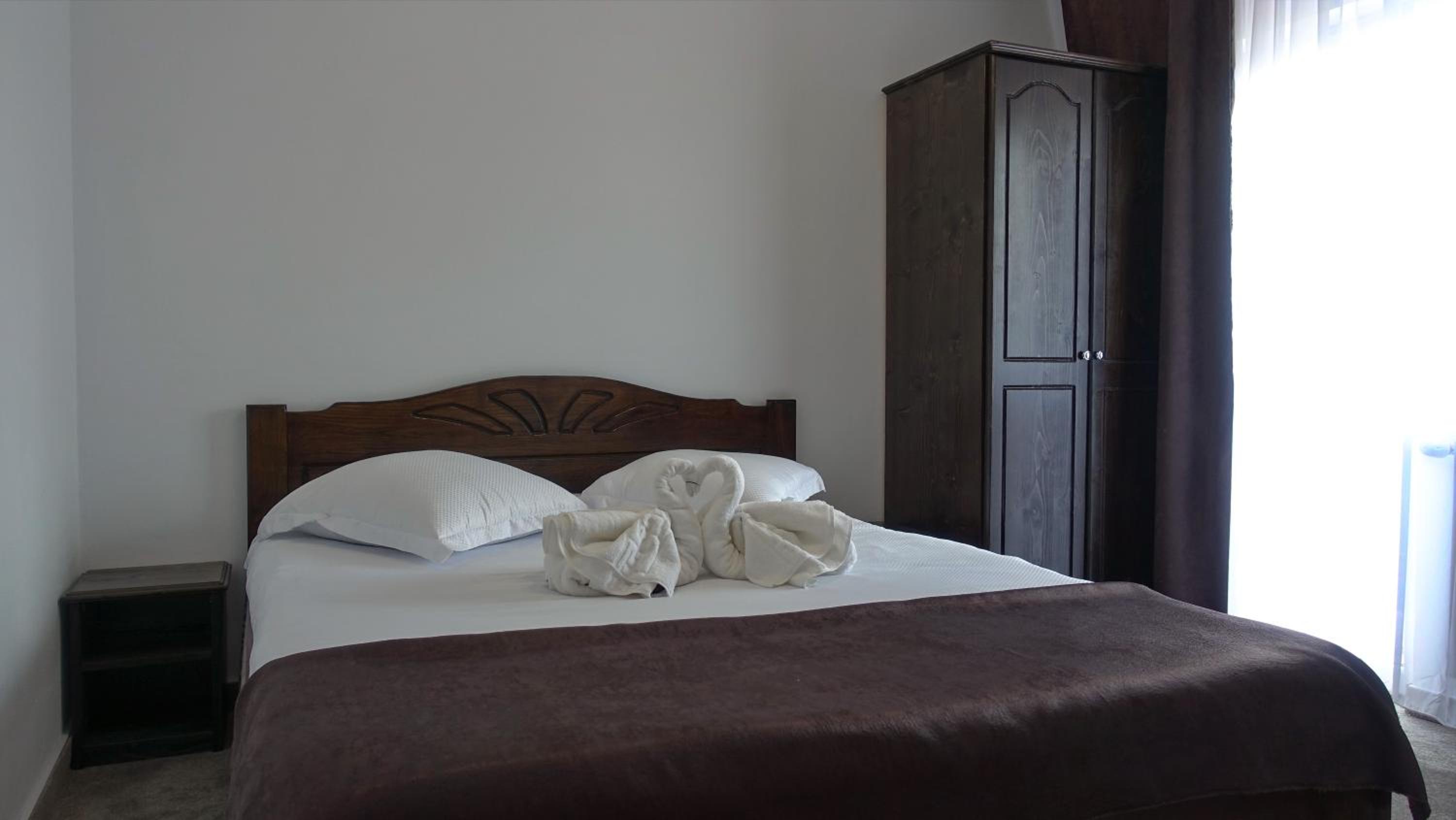 Double Room with Private Bathroom - Photo 15