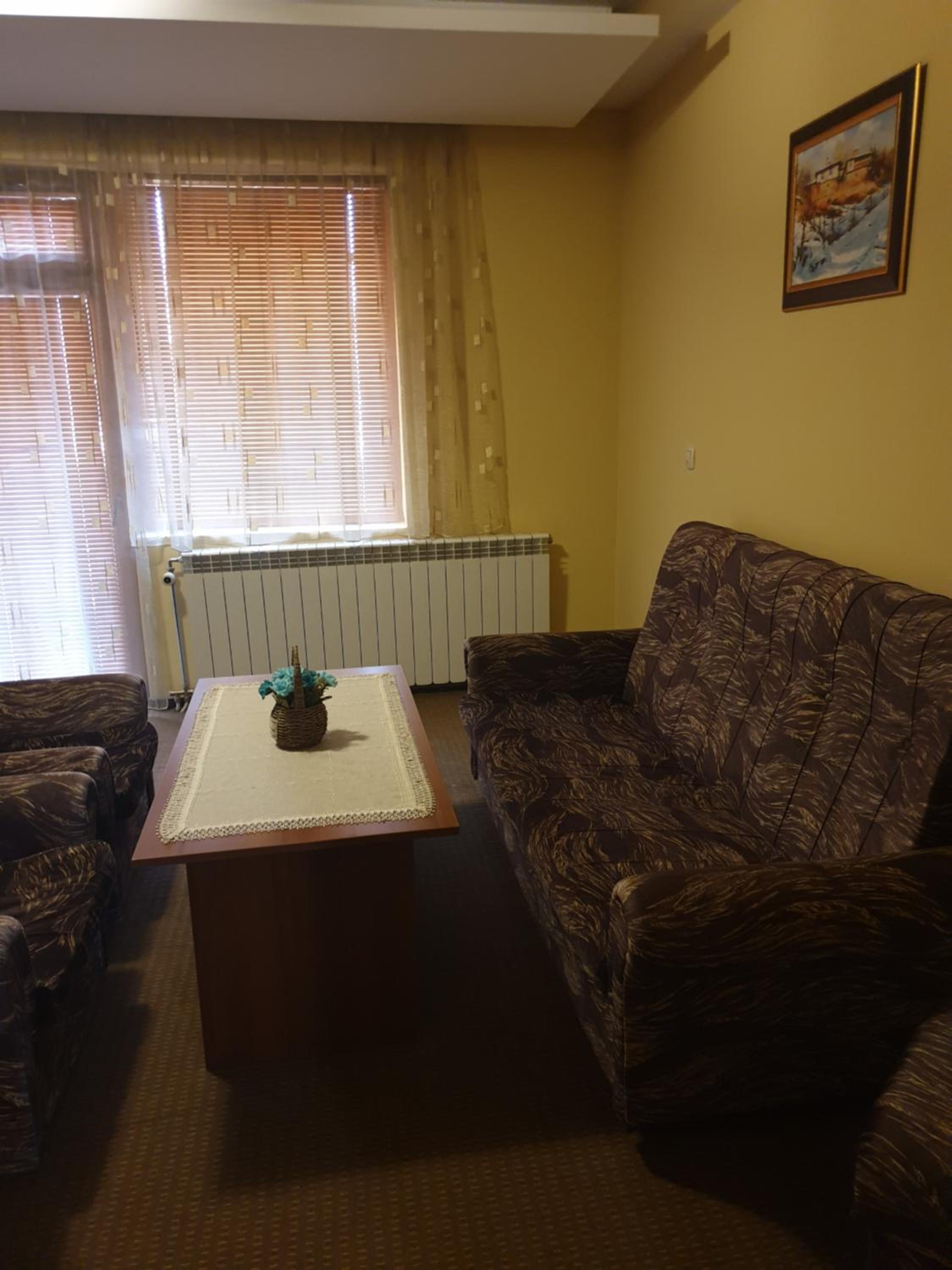One-Bedroom Apartment photo 1