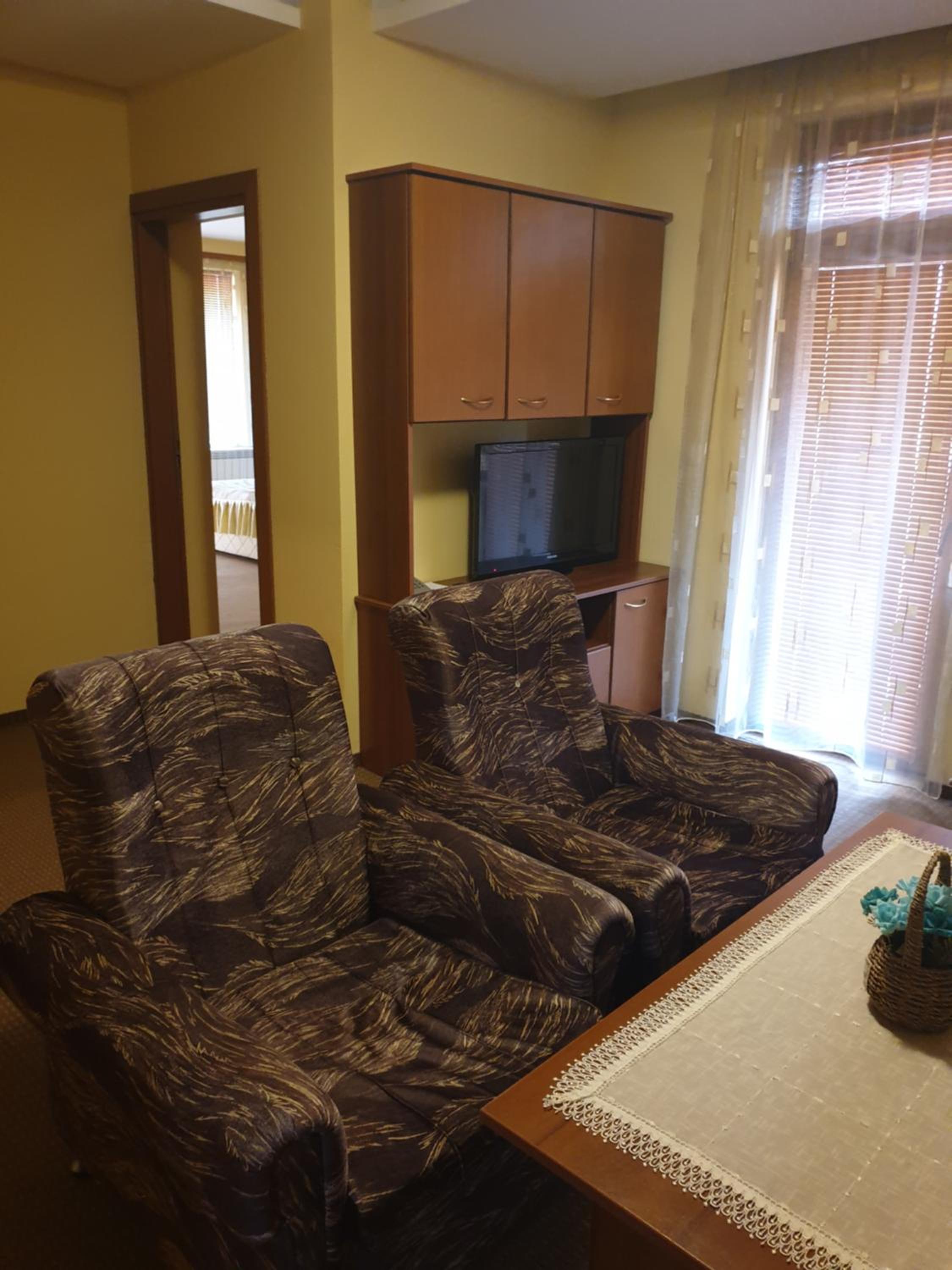 One-Bedroom Apartment photo 2