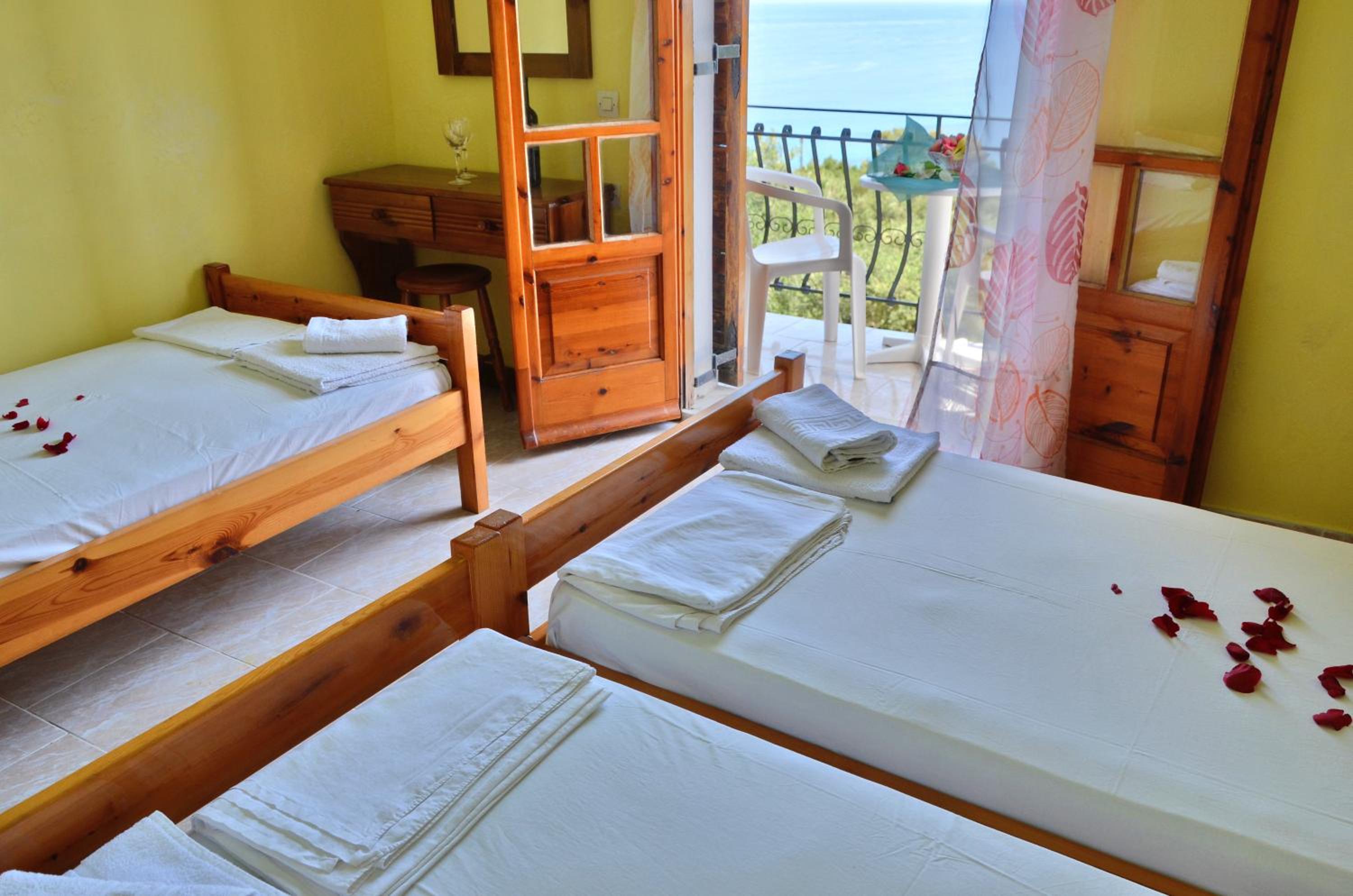 Studio (3 Adults) with Sea View - Photo 8