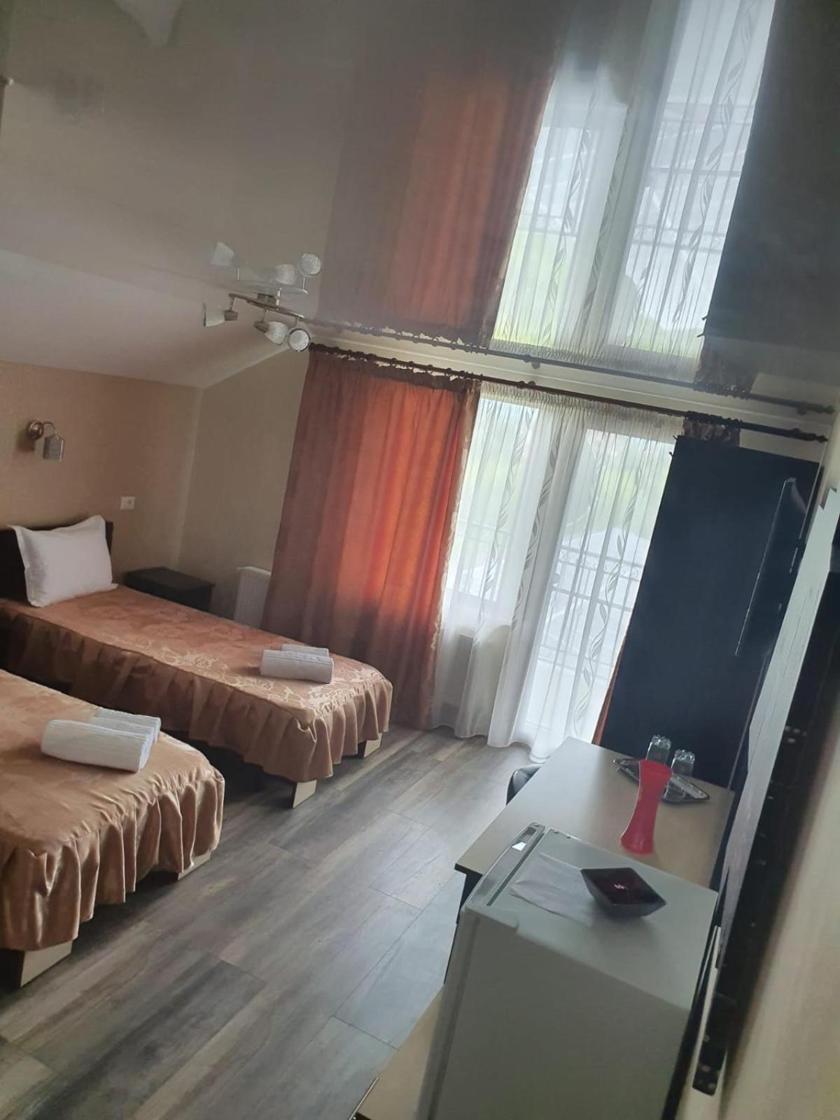 Double or Twin Room with Balcony - Photo 9
