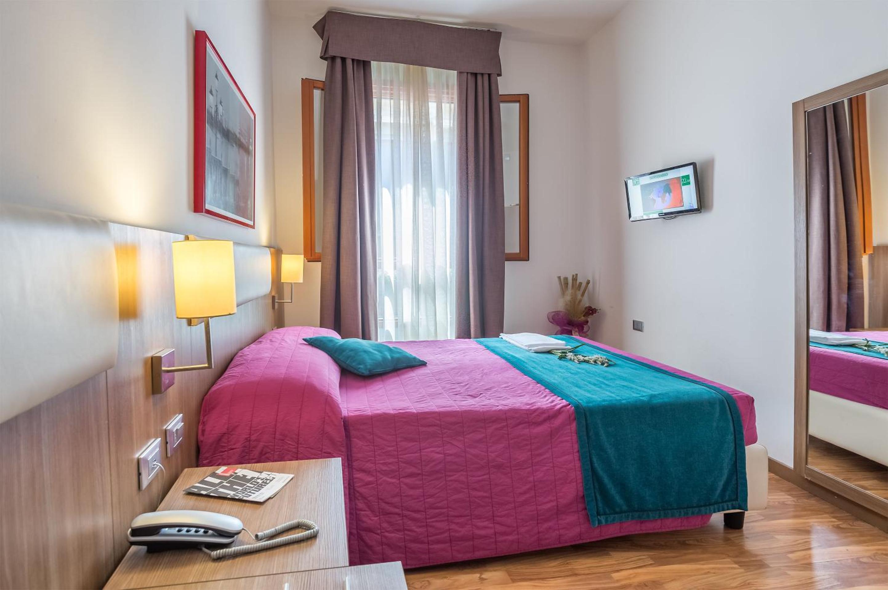 Double Room with Private External Bathroom photo 1