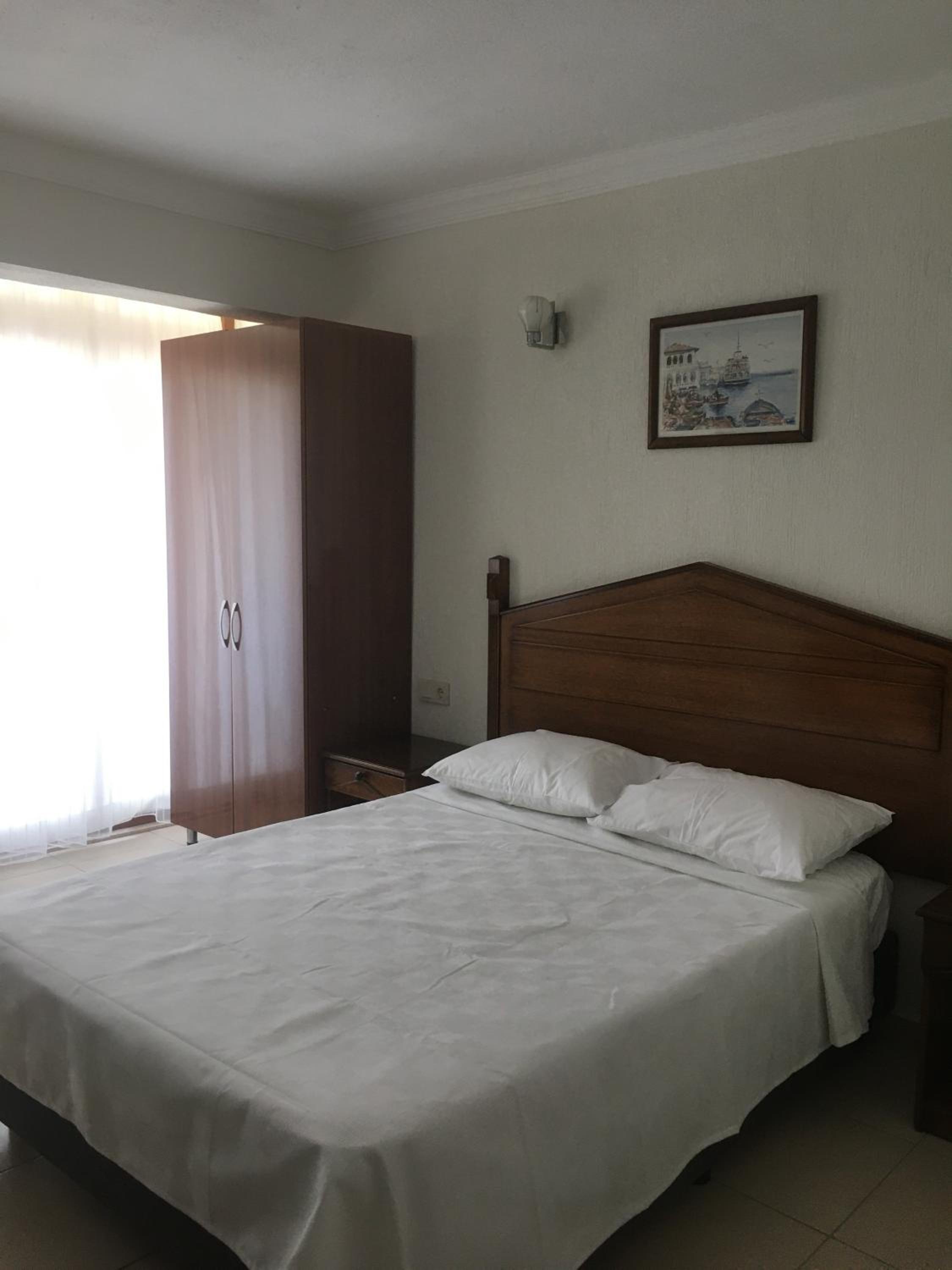Standard Double Room - Photo 13