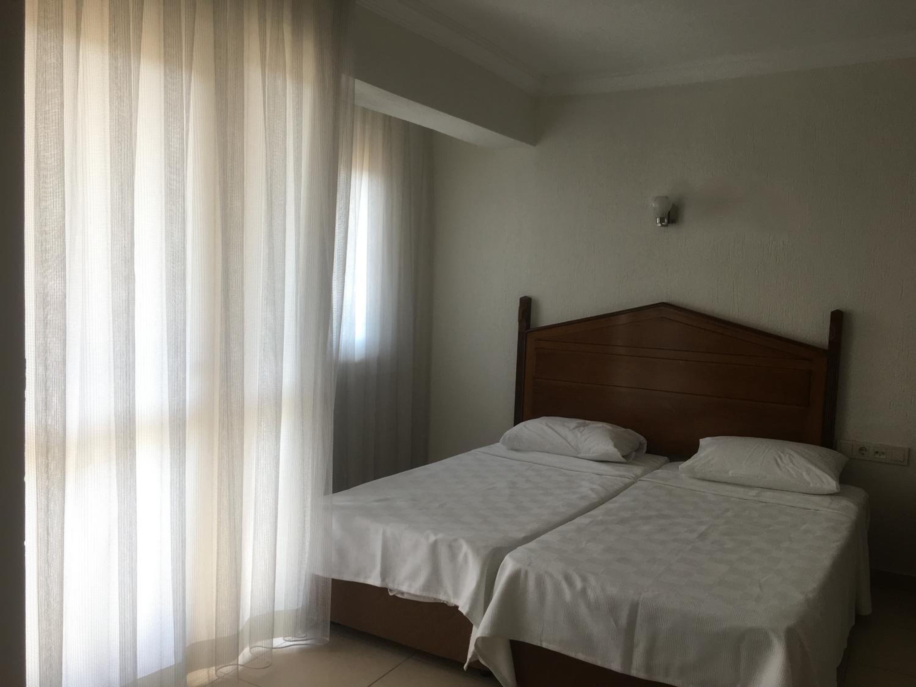 Standard Double Room - Photo 4