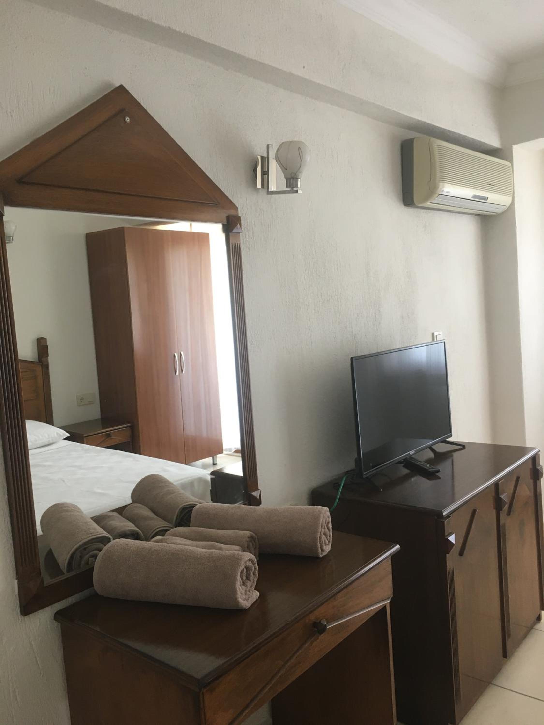 Standard Double Room - Photo 10