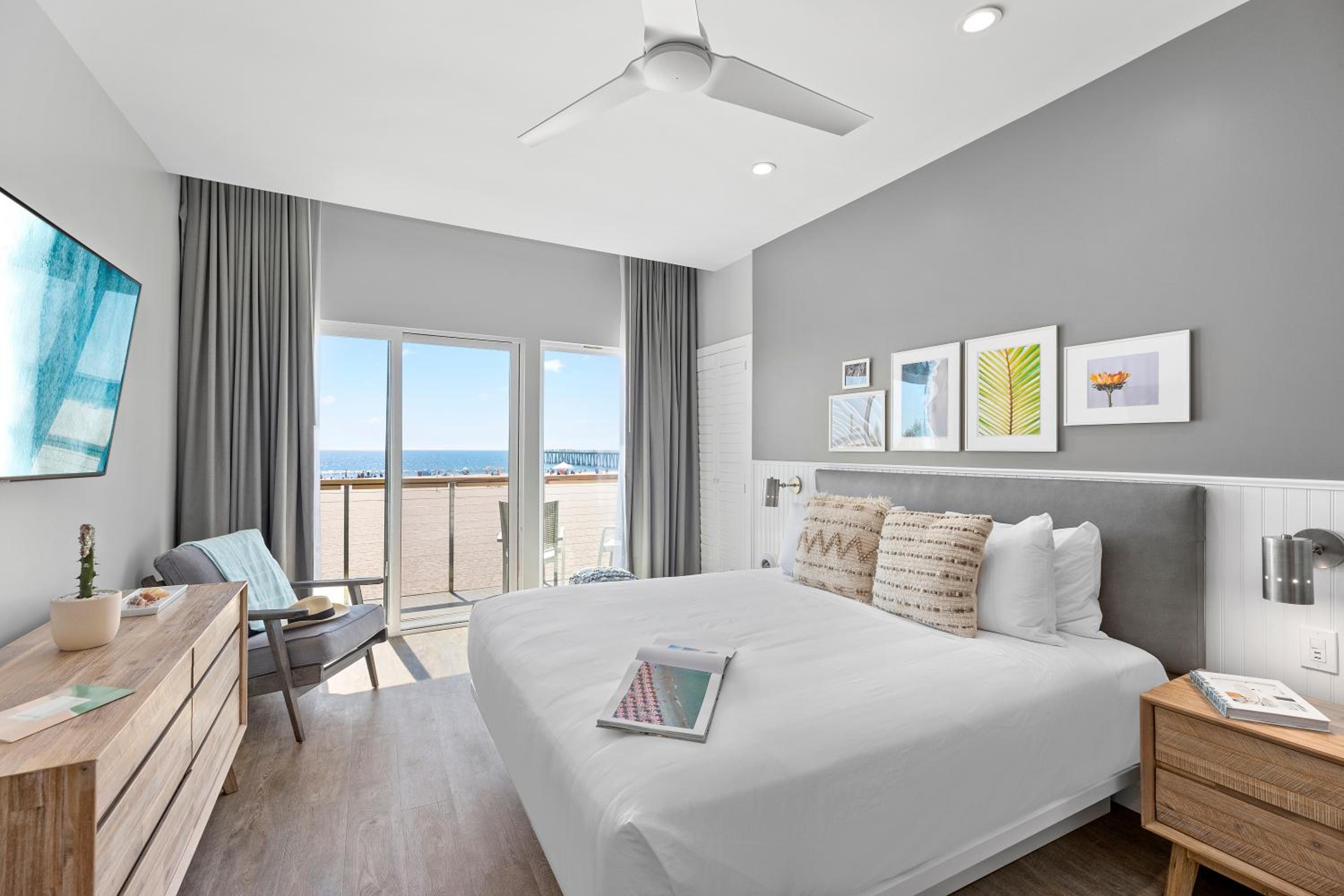 Junior Suite with Balcony - Photo 1