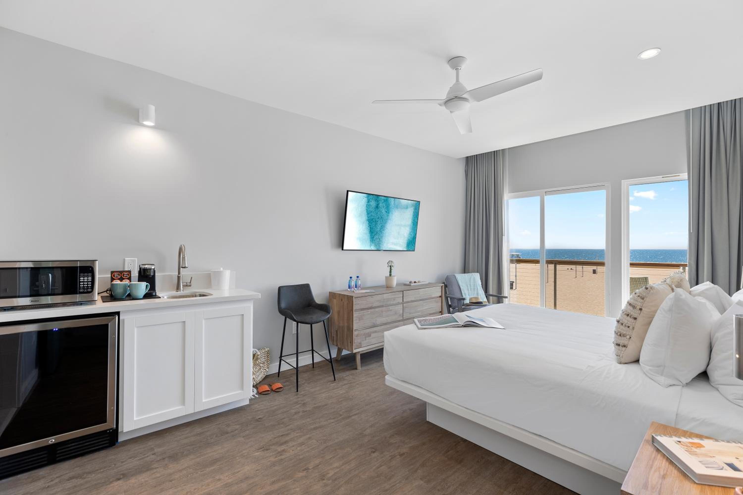 Junior Suite with Balcony - Photo 3