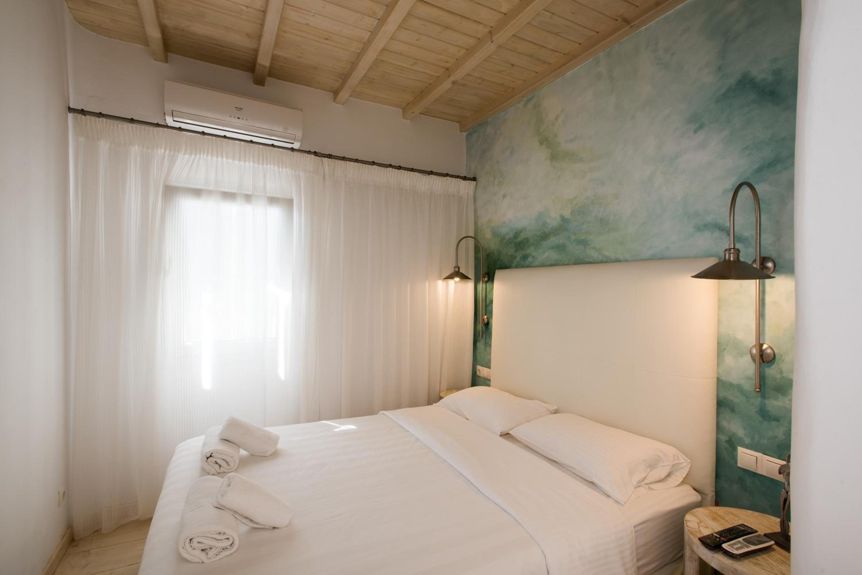 Two-Bedroom Apartment (2-4 Adults) photo 2