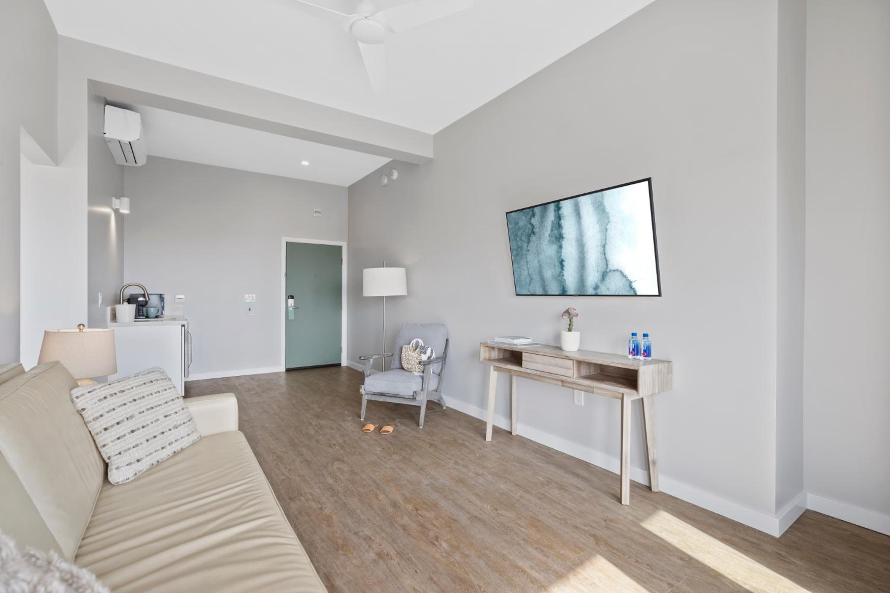 King Suite with Ocean View - Photo 7
