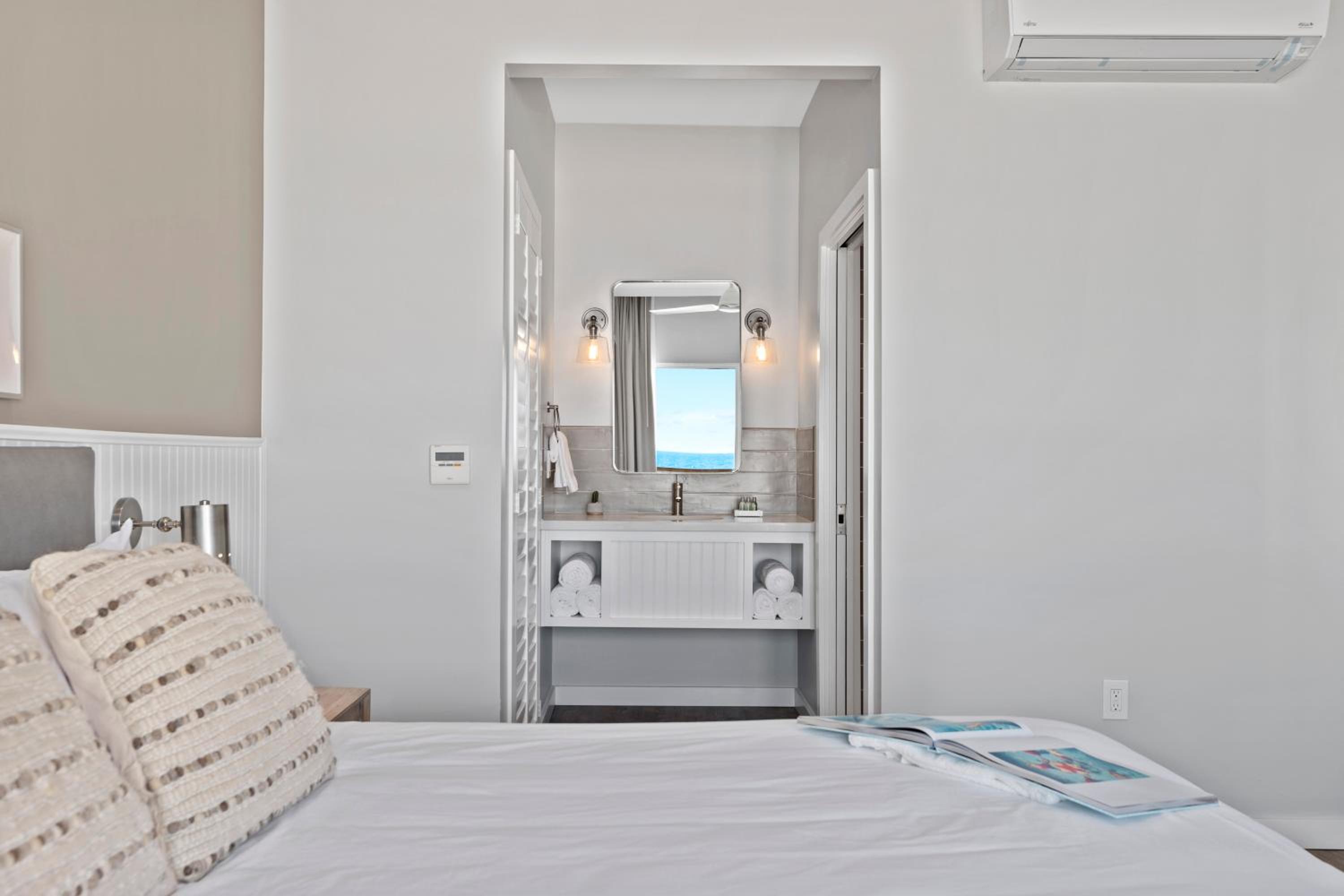 Superior Suite with Sea View - Photo 7