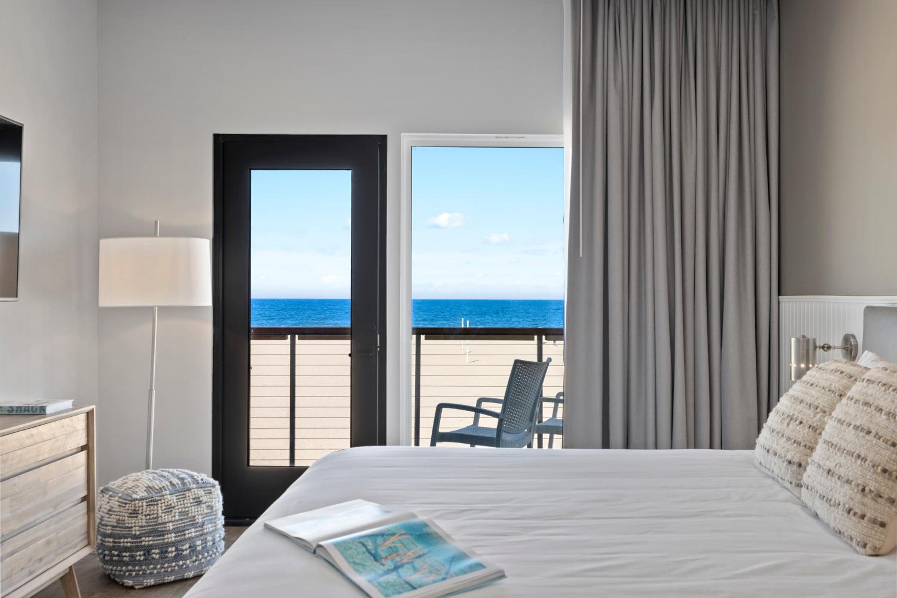 Superior Suite with Sea View - Photo 9