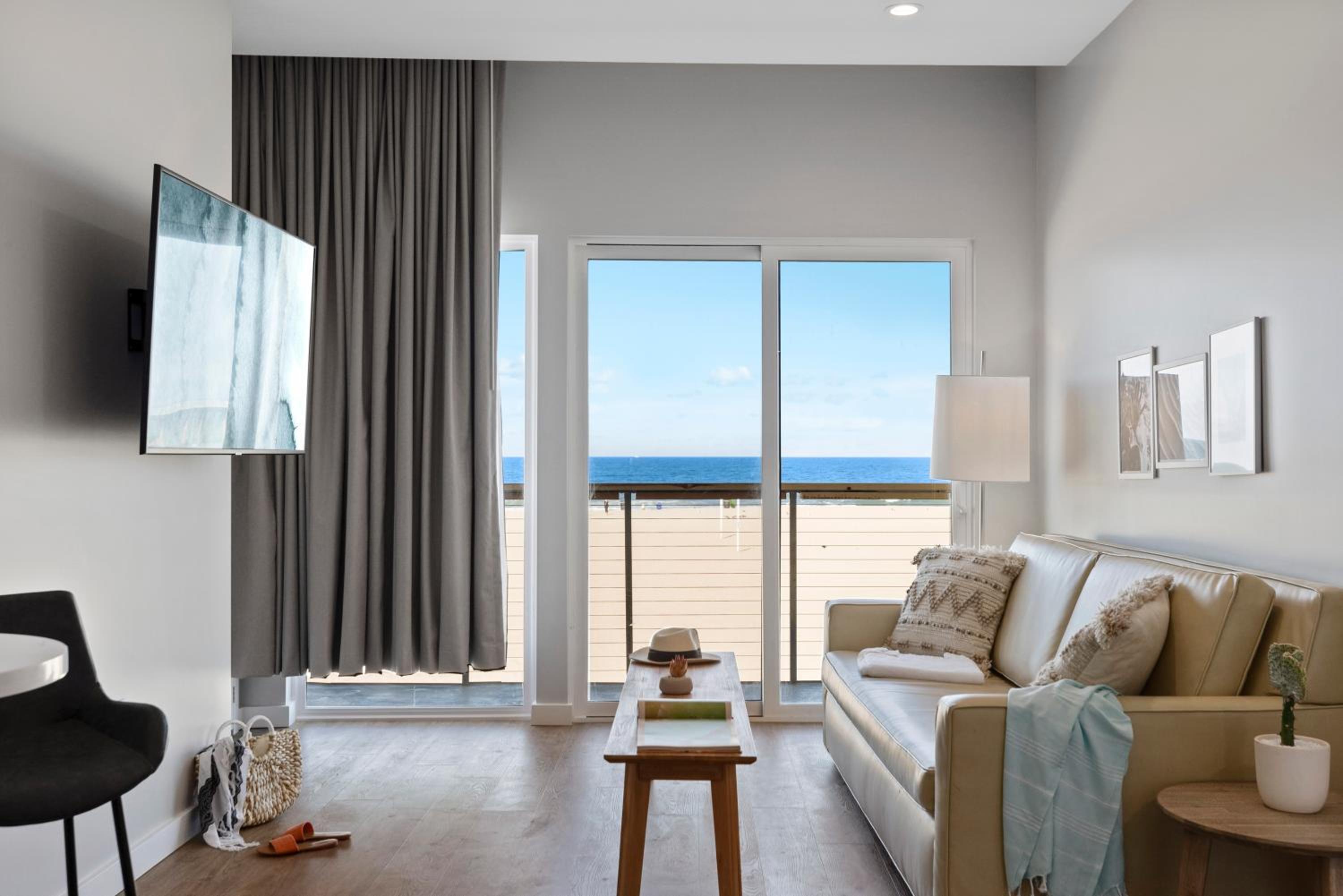 Superior Suite with Sea View - Photo 2