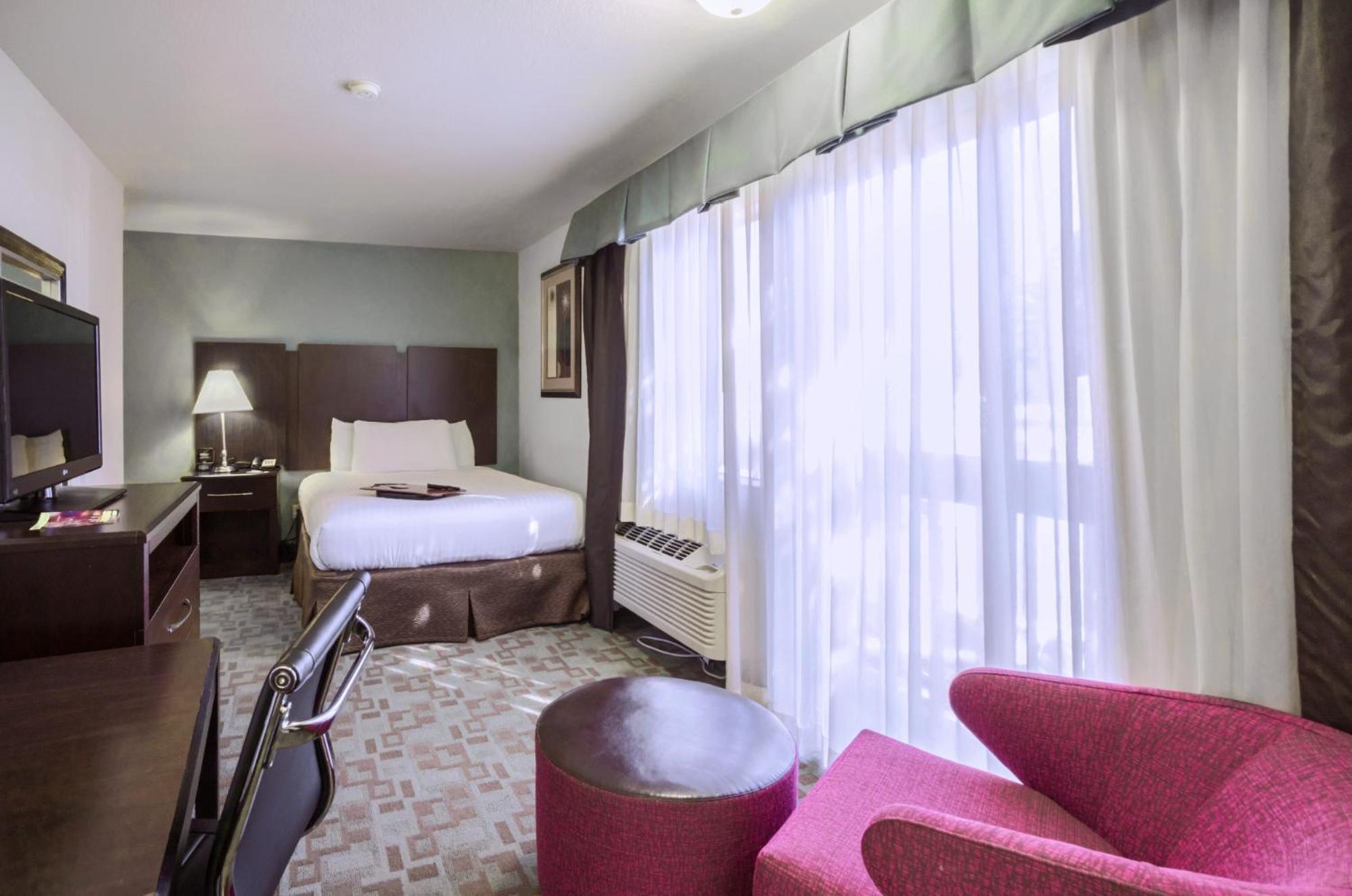Queen Room - Disability Access photo 1