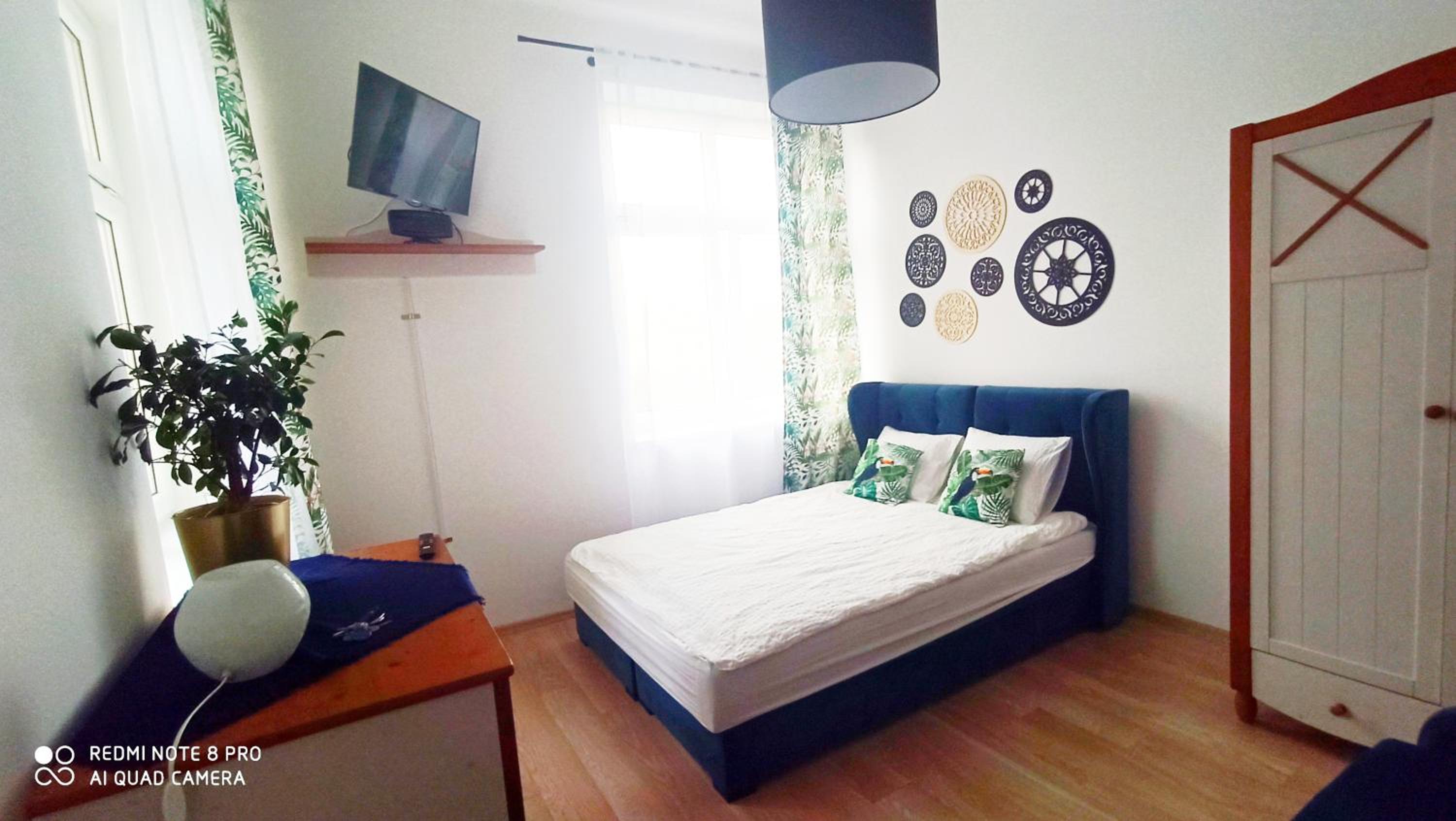 One-Bedroom Apartment - Photo 2