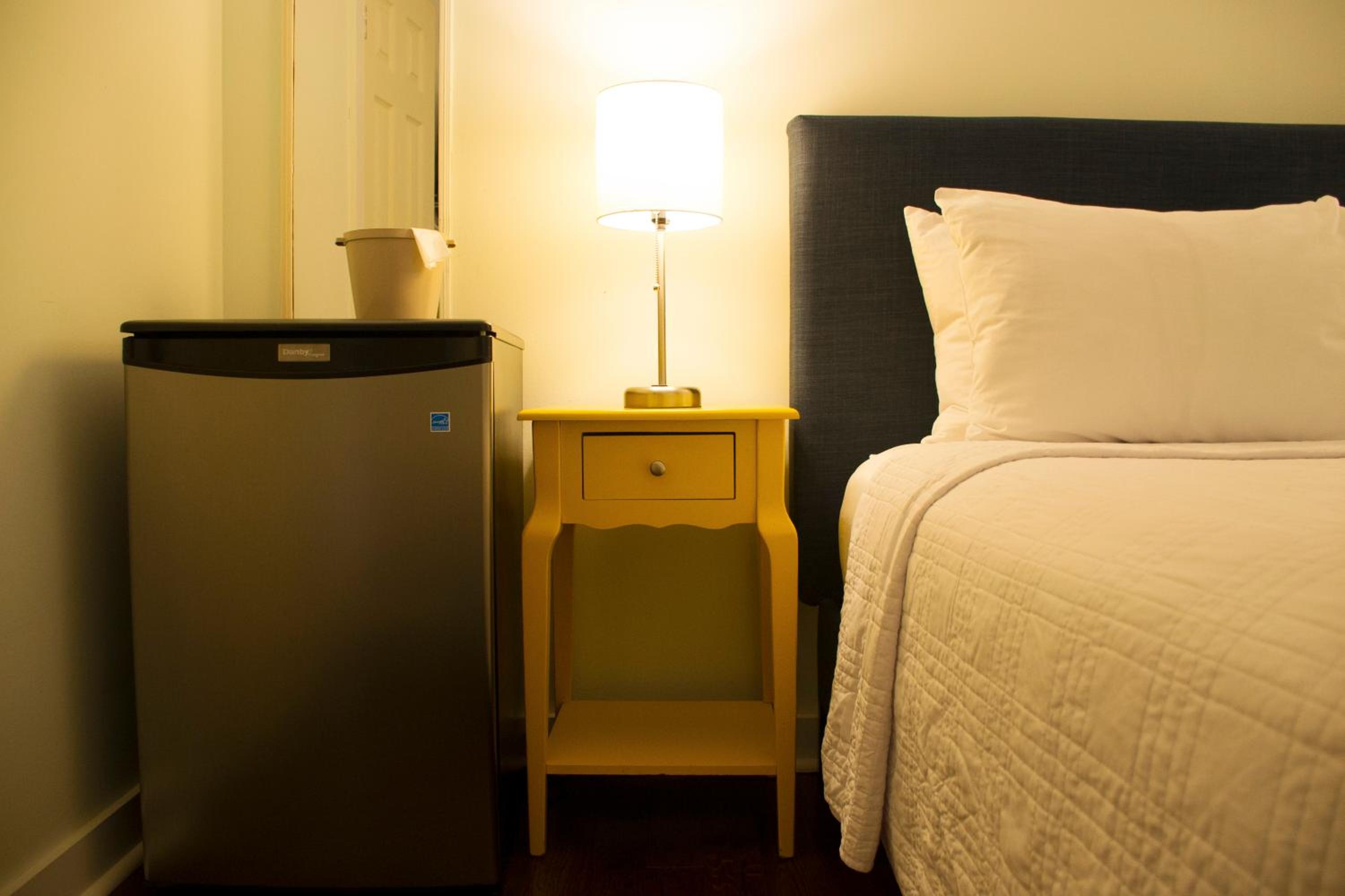 Tiny Queen Room