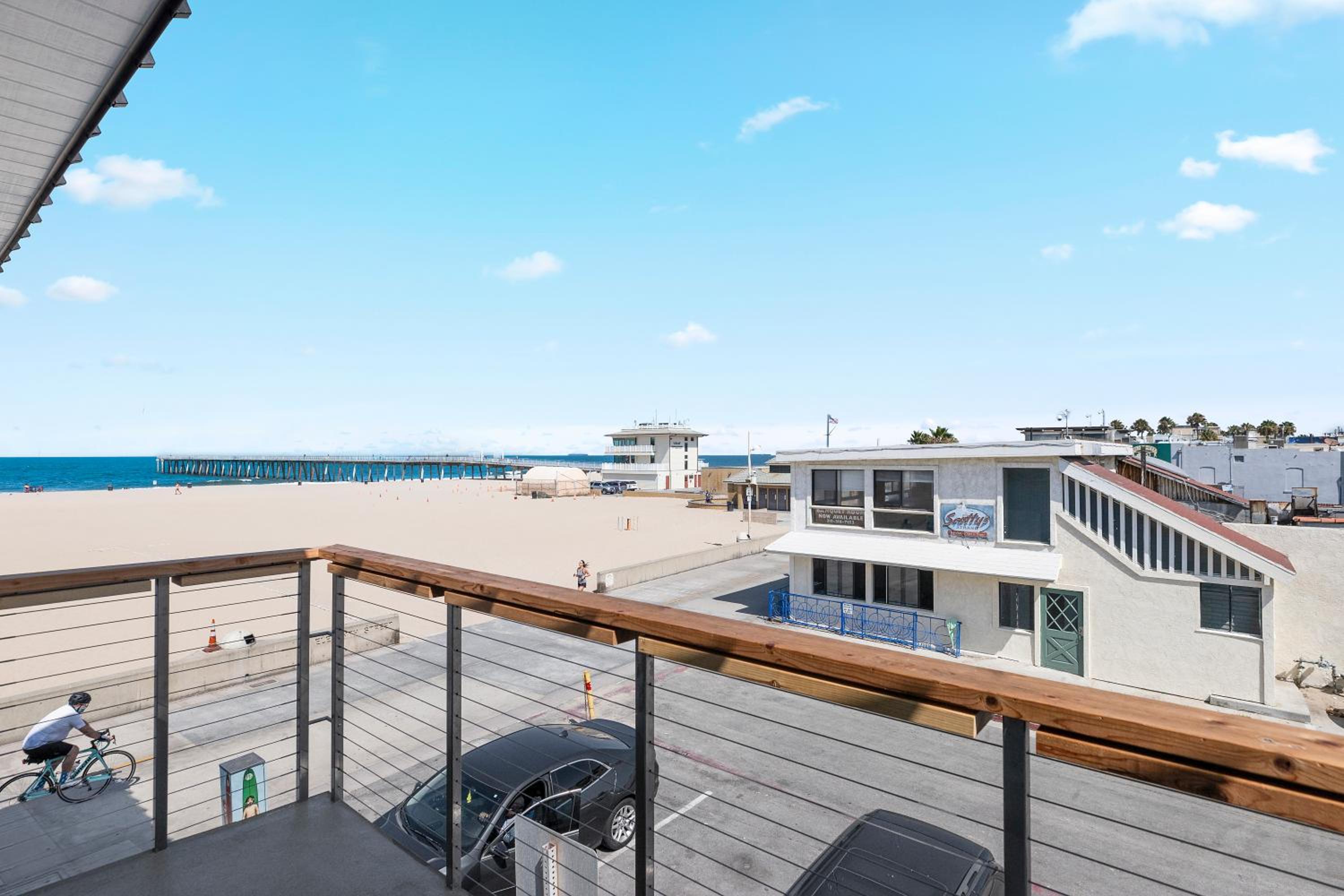 Quadruple Room with Balcony Side/Partial Ocean View - Photo 2