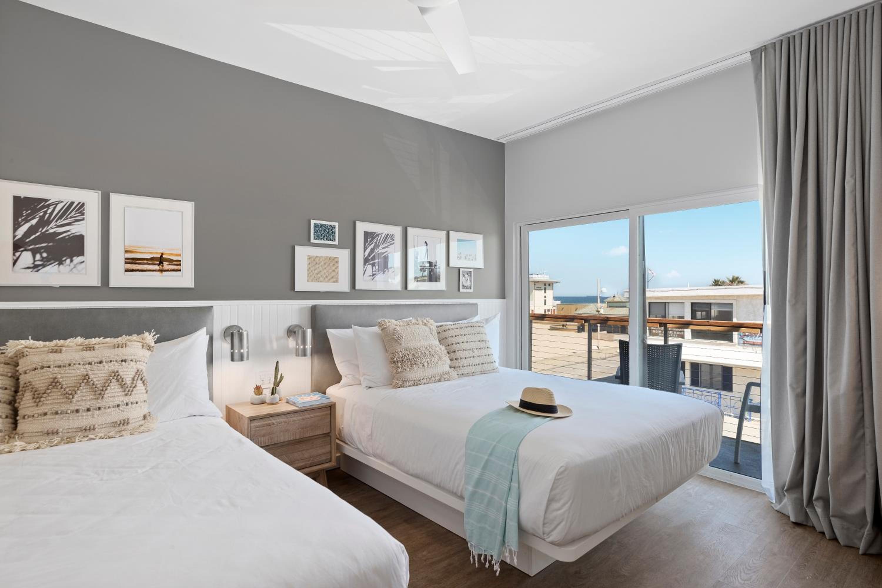 Quadruple Room with Balcony Side/Partial Ocean View - Photo 6