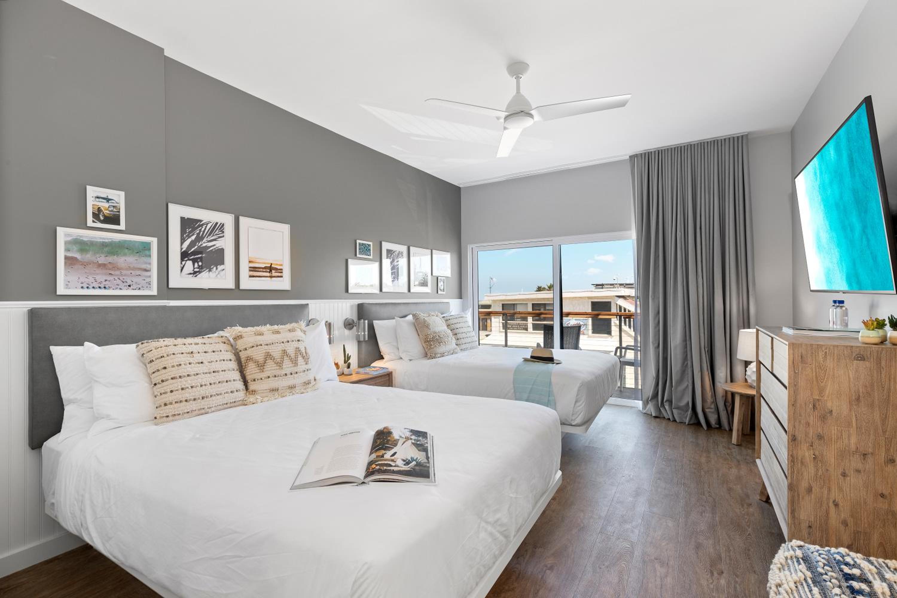 Quadruple Room with Balcony Side/Partial Ocean View - Photo 1
